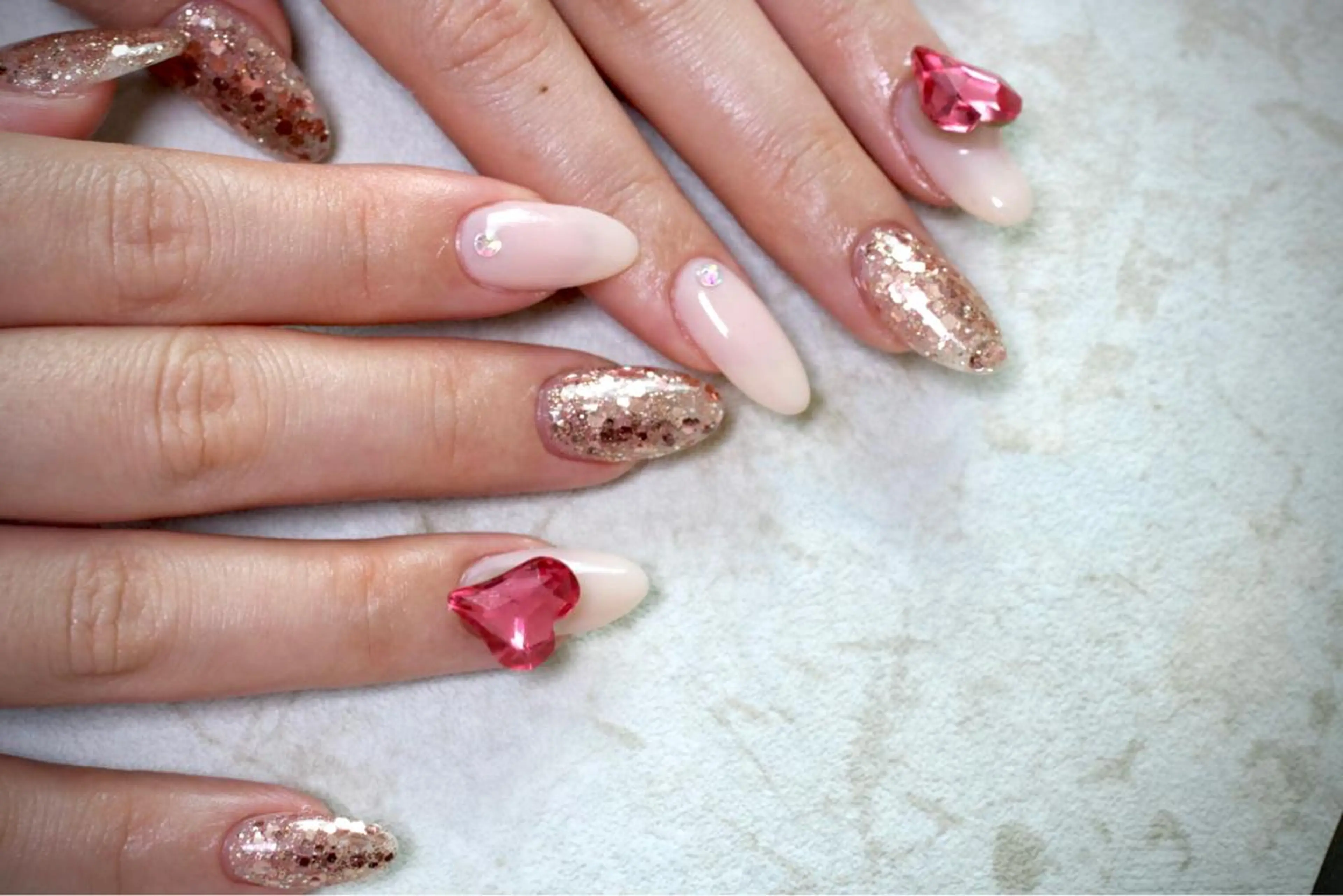 ネイル オーロラネイル カジュアル ジェルネイル ラメ(グリッター) マグネットネイル ハンドネイル MH Nailのネイルデザイン