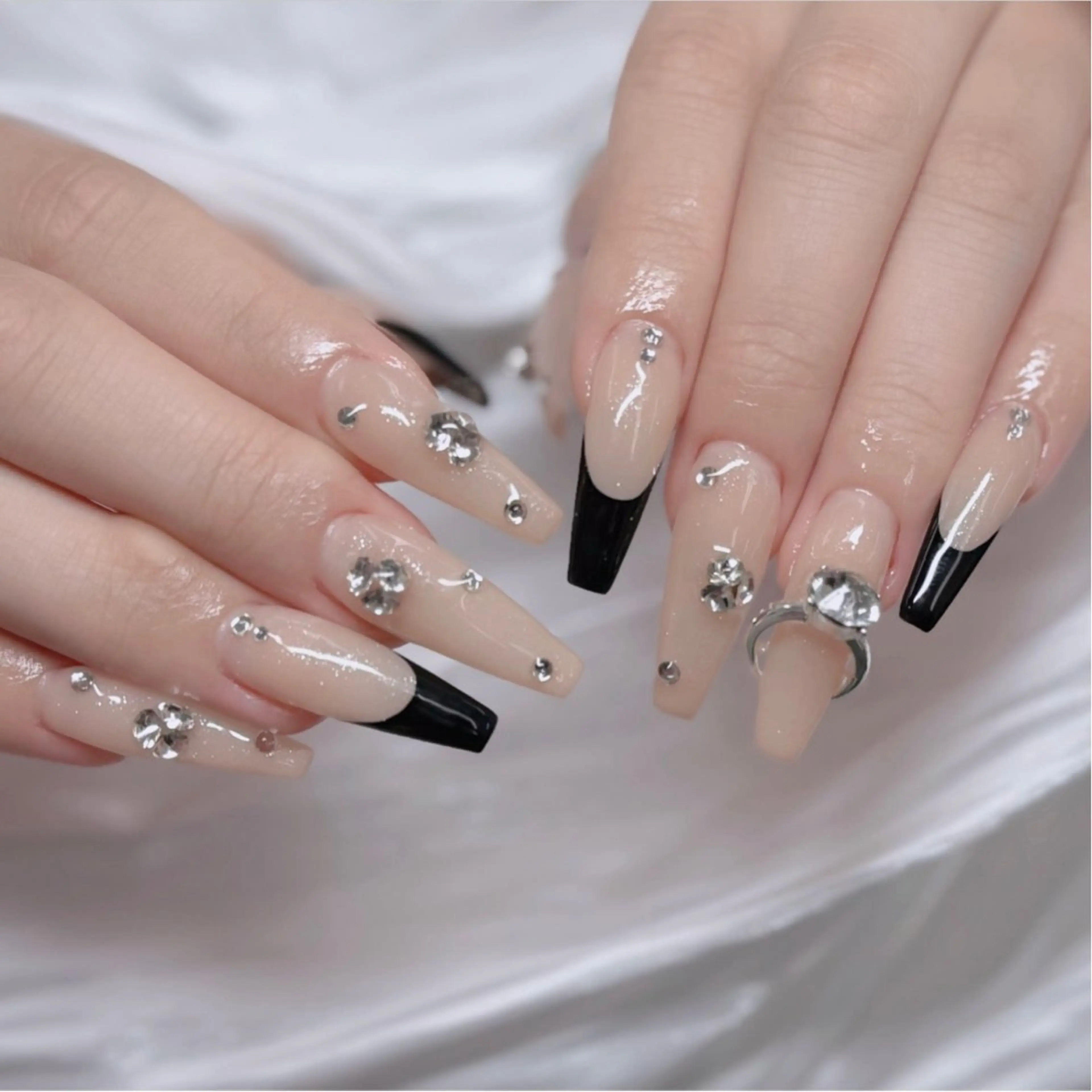 ネイル フレンチネイル ジェルネイル ガラスフレンチ ハロウィン ハート ハンドネイル H.baby Nail Salonのネイルデザイン