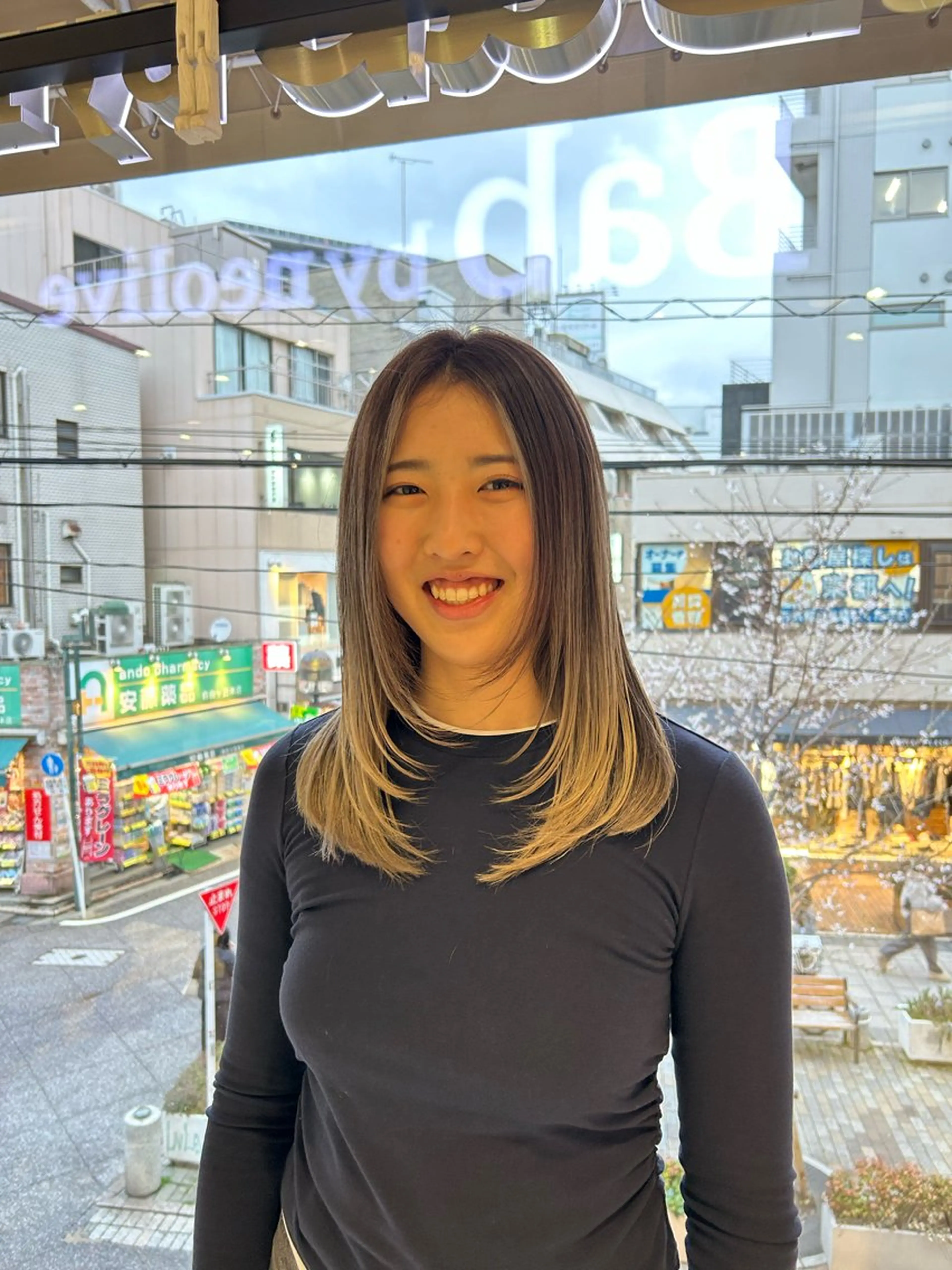 セミロング カラー 菅沼 紀世/顔周りレイヤーのヘアスタイル