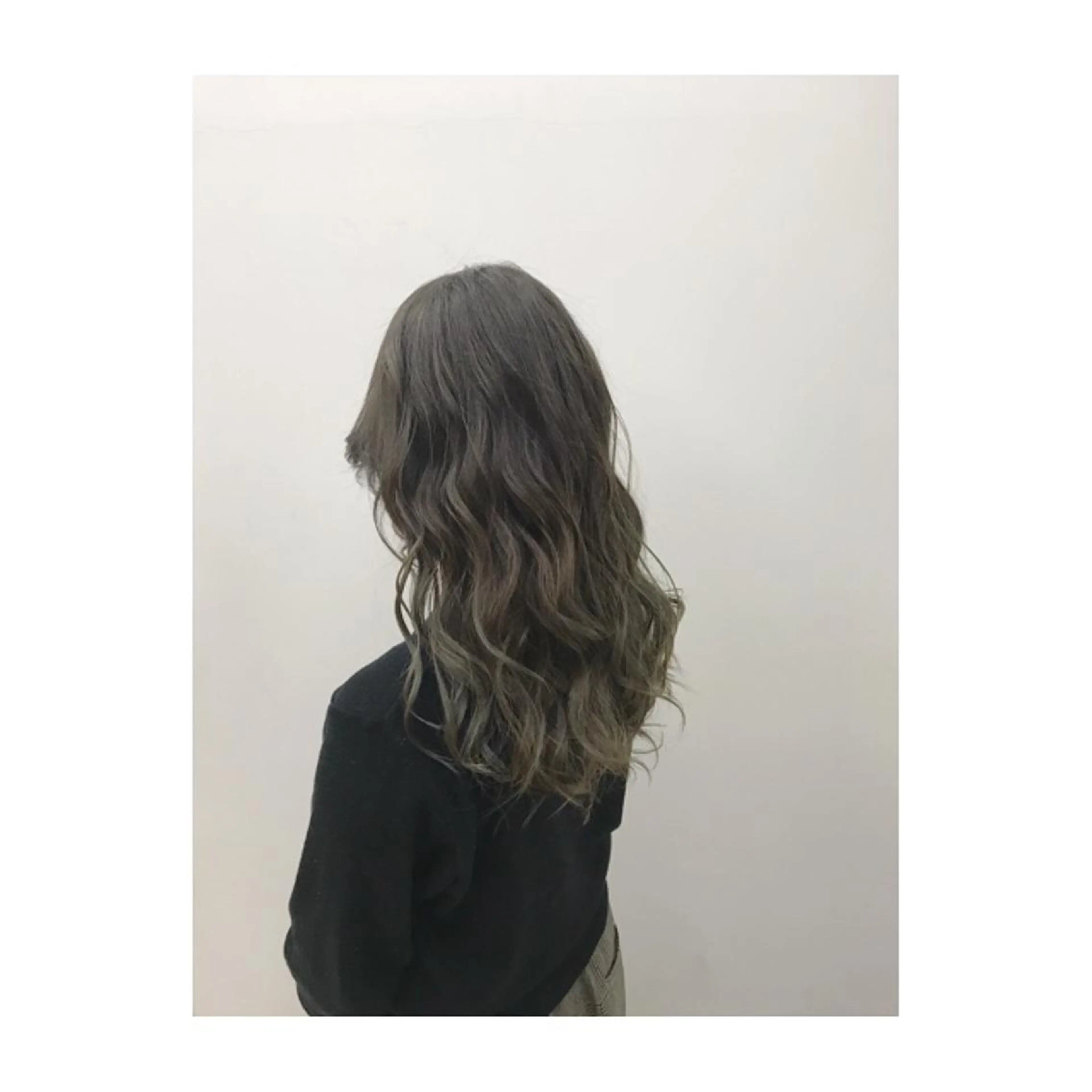 ロング カラー グレージュ イルミナカラー 永岡 鉄平のヘアスタイル