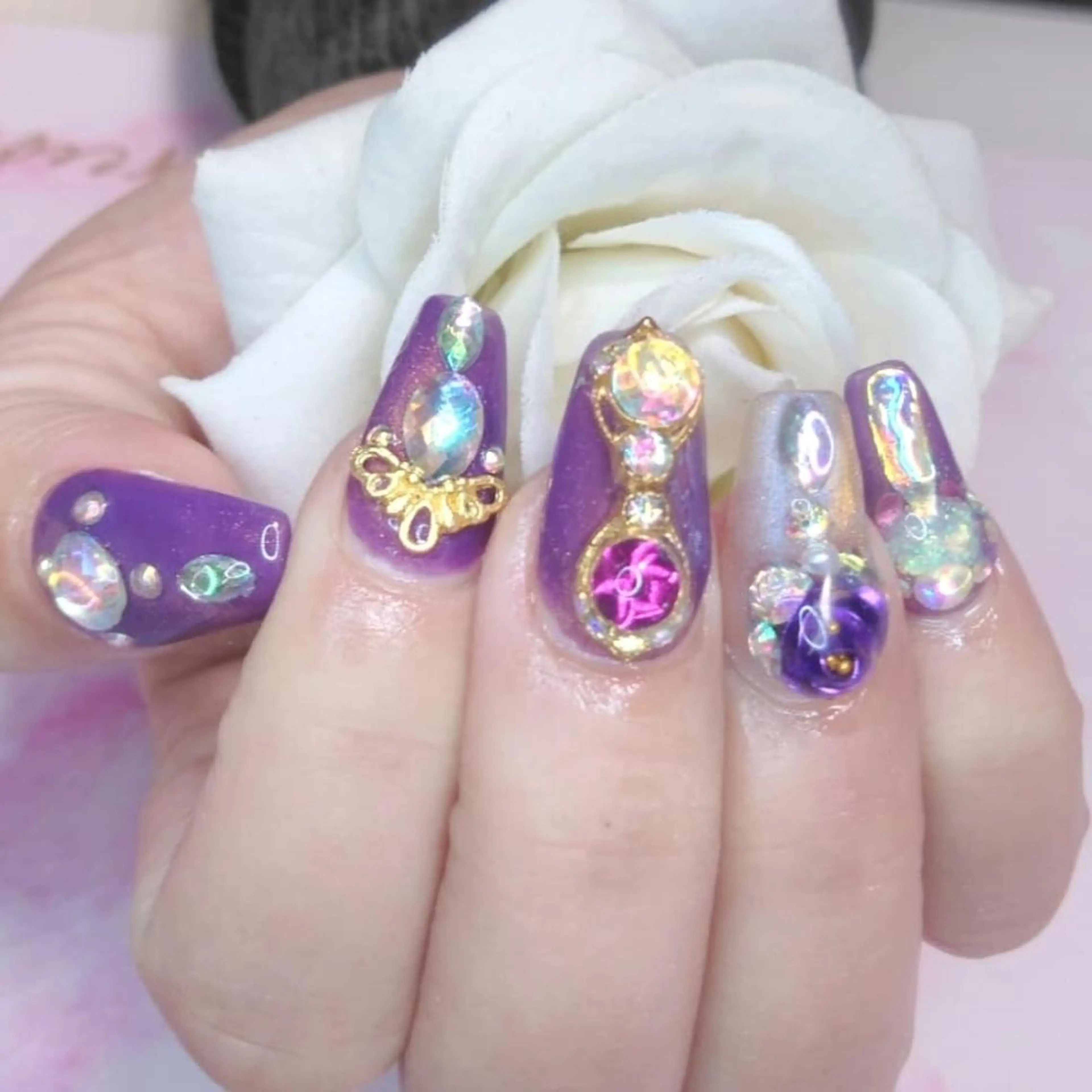 ネイル エステとネイル ローズコンフォートのネイルデザイン