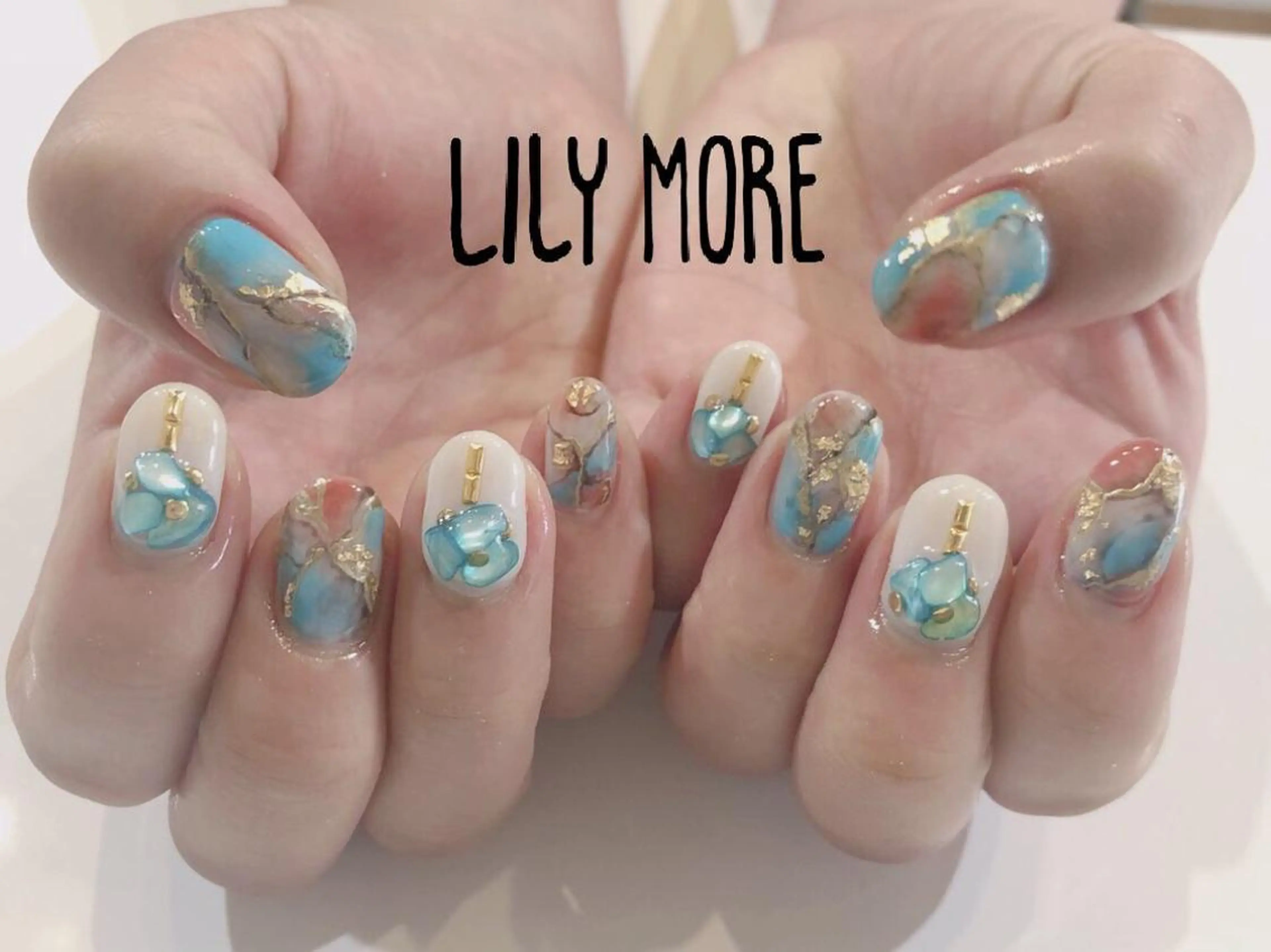 ネイル ストーンネイル Lily closetのネイルデザイン