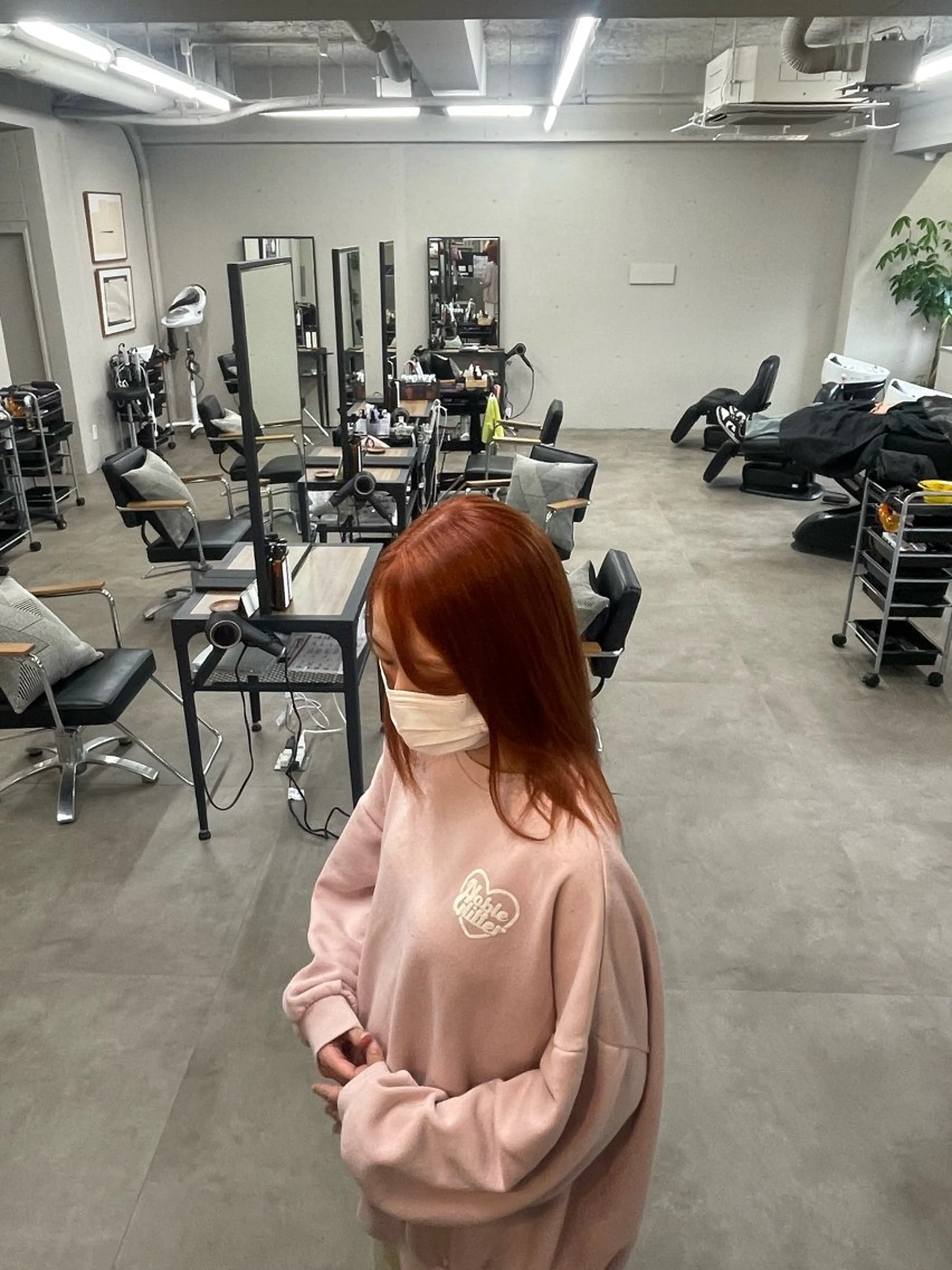 セミロング カラー ブリーチ ブラウンカラー オレンジ オレンジブラウン 田川 聖菜のヘアスタイル