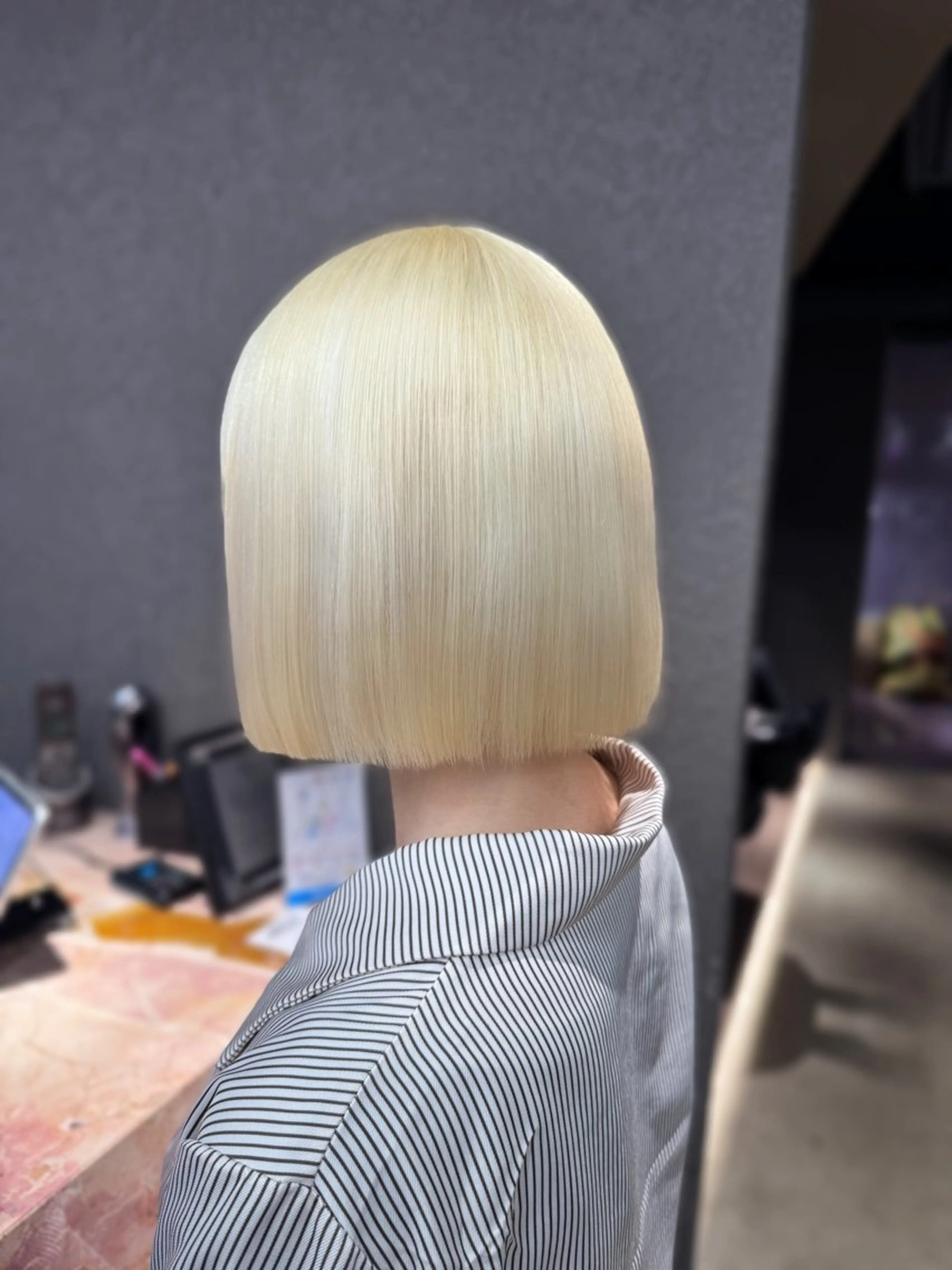 ミディアム カラー ブリーチ 抜きっぱなしブロンド ブロンド ボブ カット ヘアカラー トリートメント 紬/enne/ブリー チ/ハイトーンのヘアスタイル