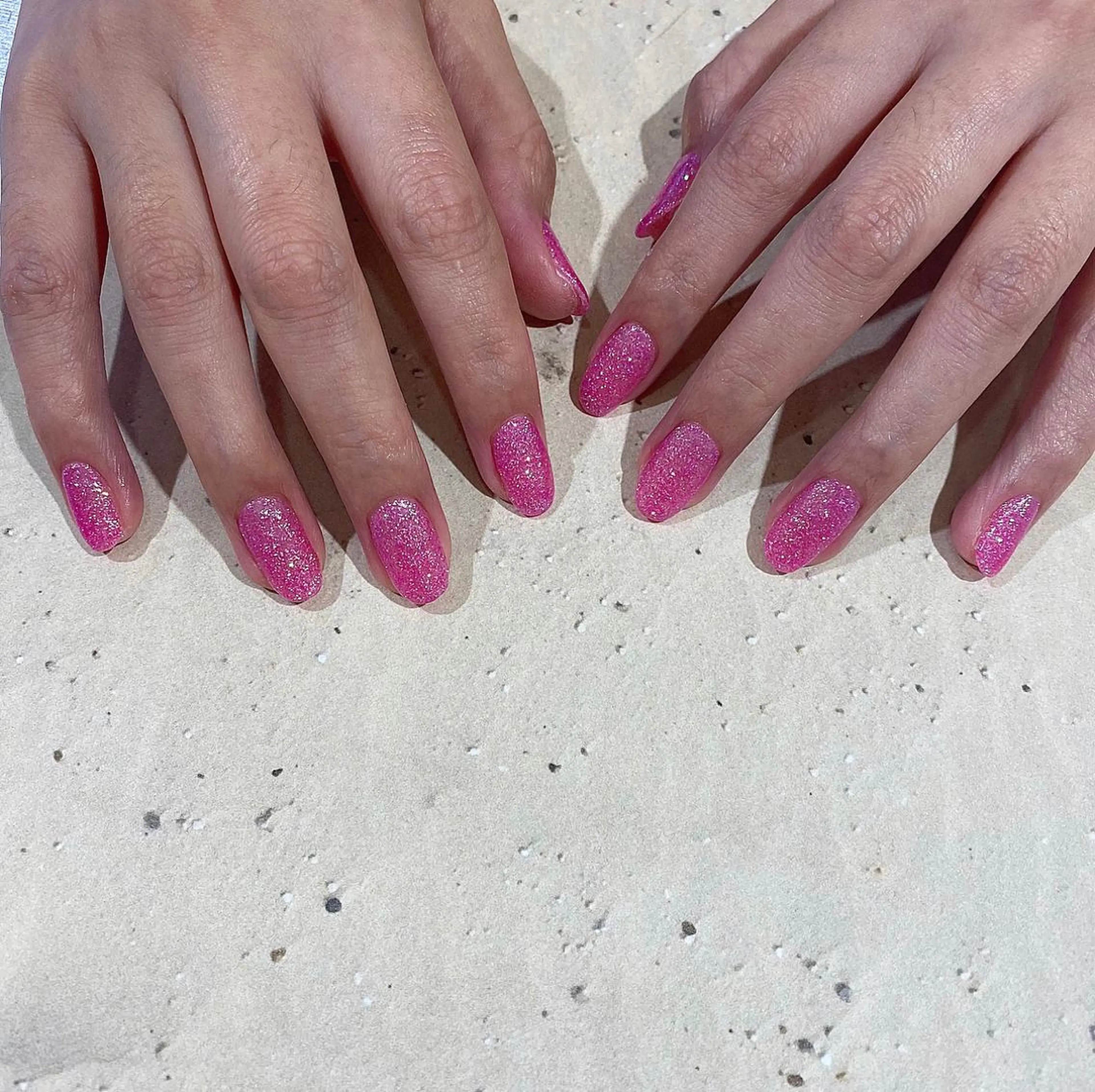 ネイル オーロラネイル ラメ(グリッター) ピンク 椎葉 麻里矢のネイルデザイン