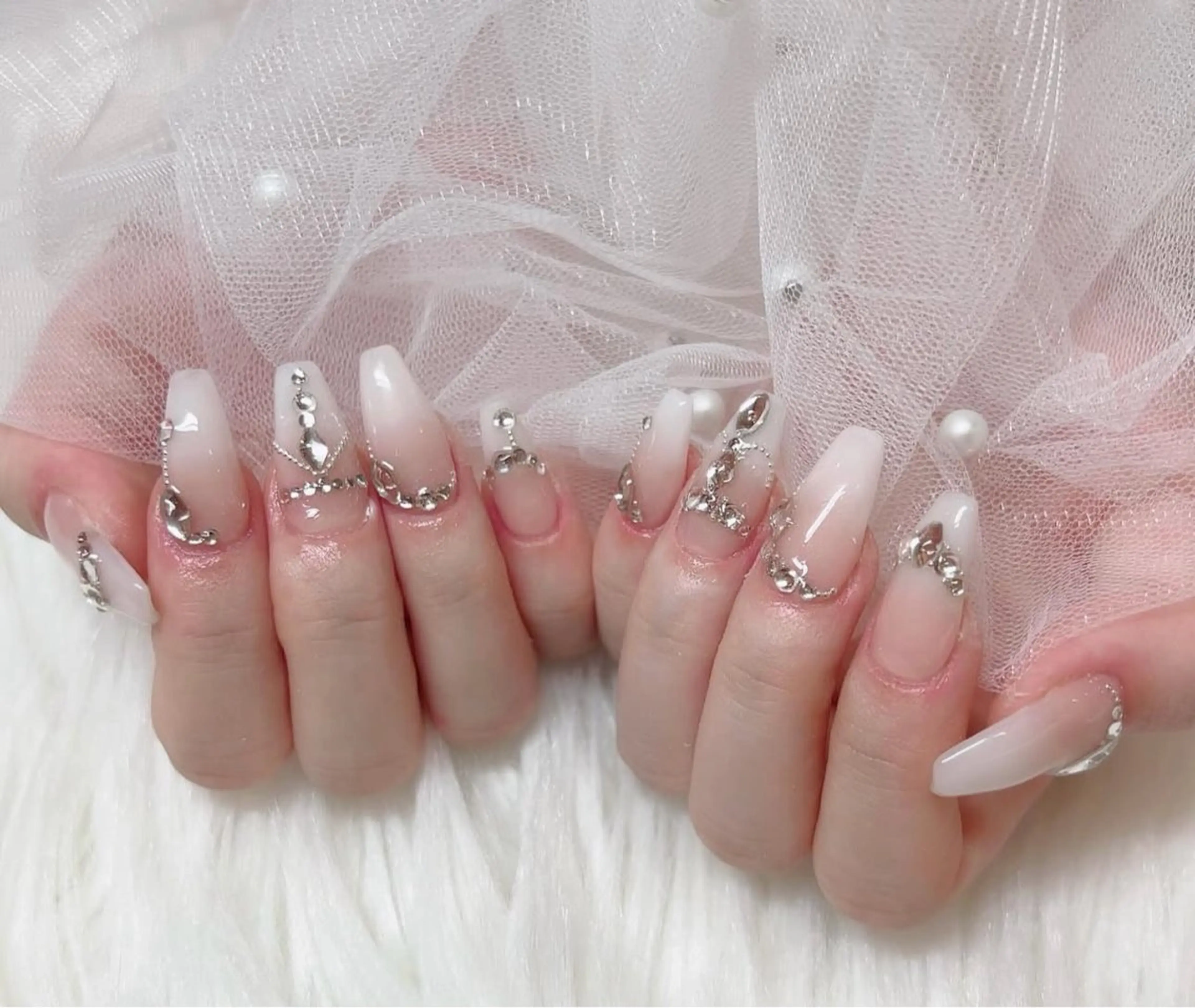 ネイル グラデーション キラキラネイル ワンカラーネイル 冬ネイル Jenn Nail Salonのネイルデザイン