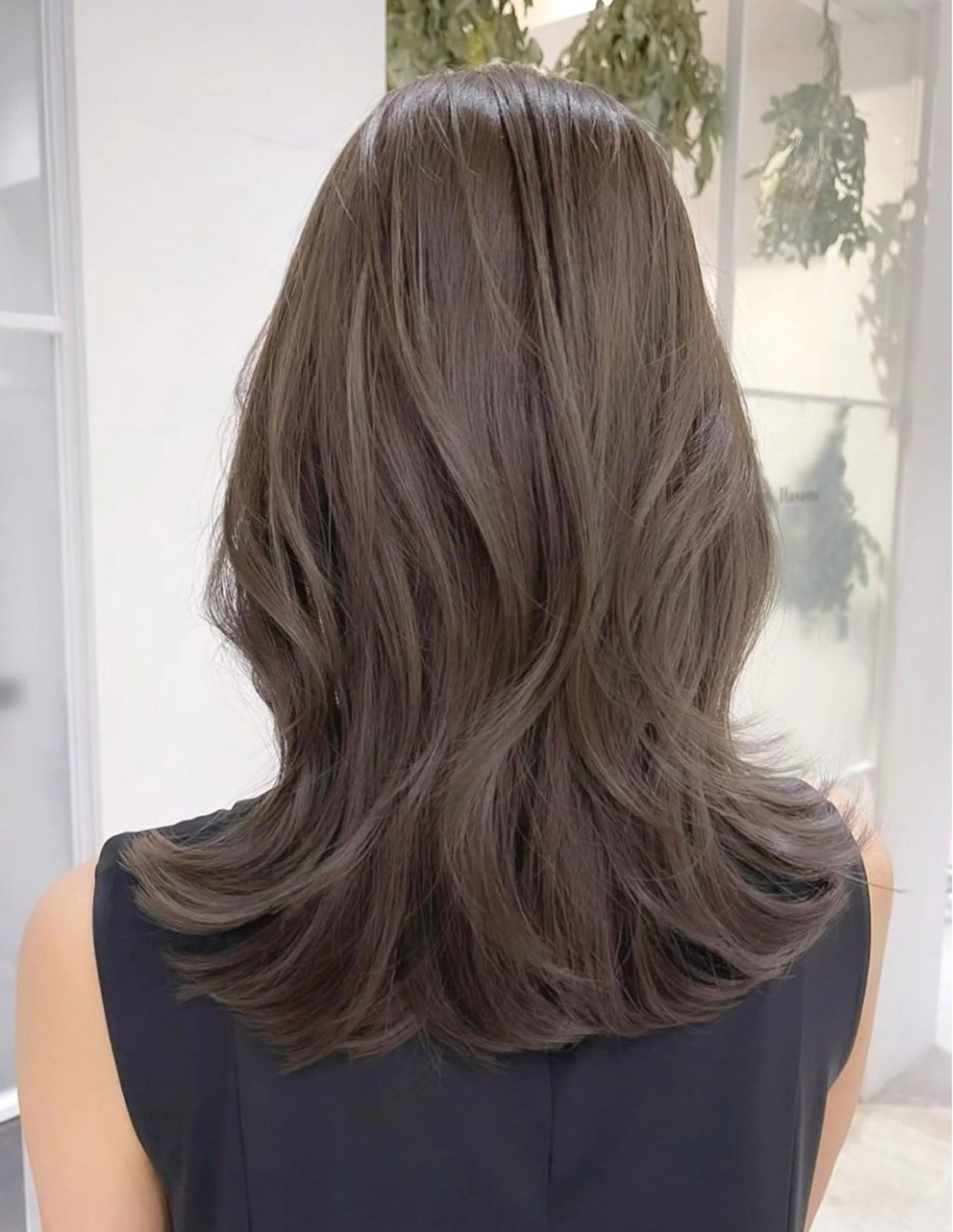 セミロング カラー 石川 幸呼のヘアスタイル