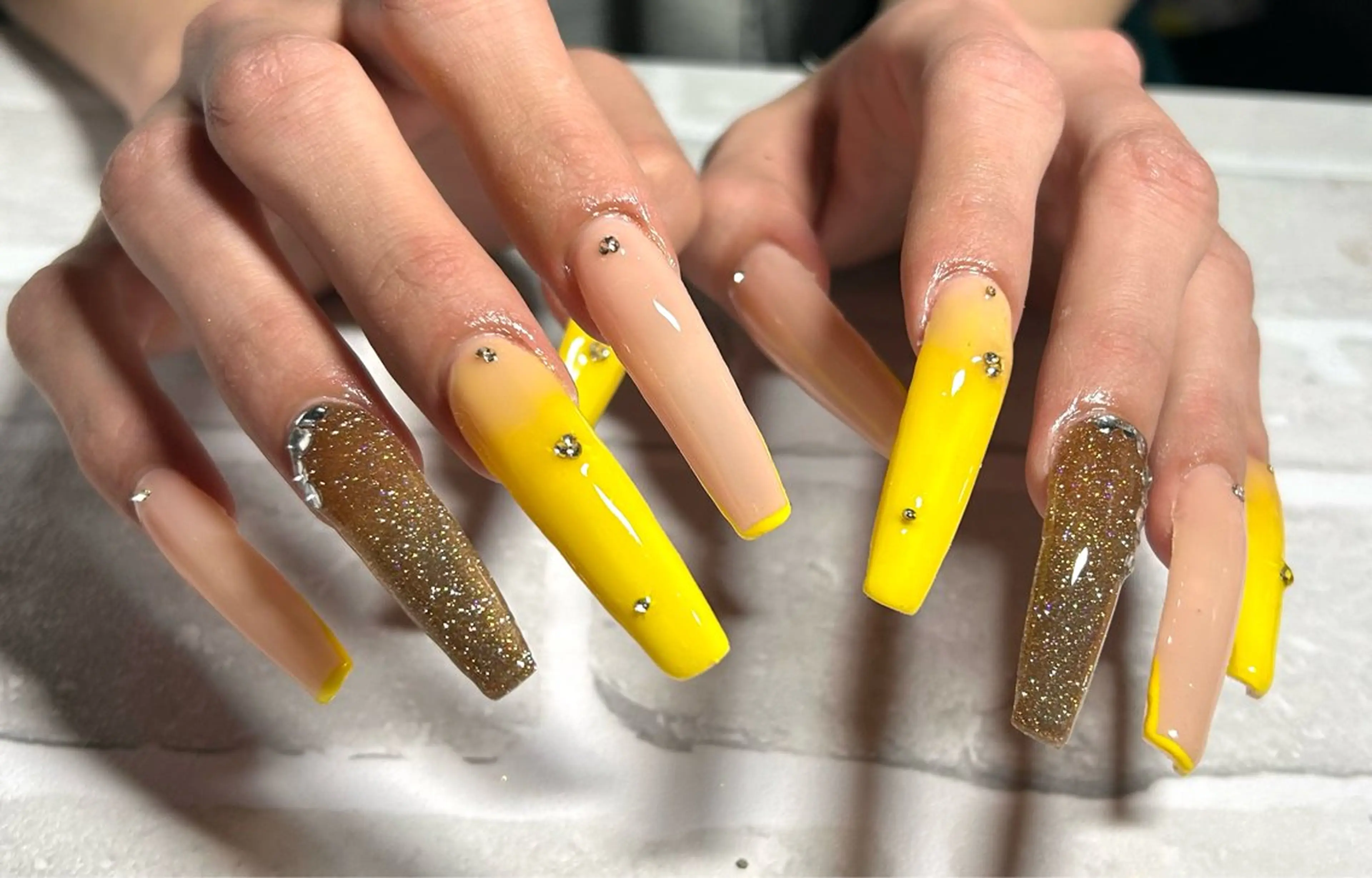セミロング ハンドネイル 2DY NAIL SALONのネイルデザイン