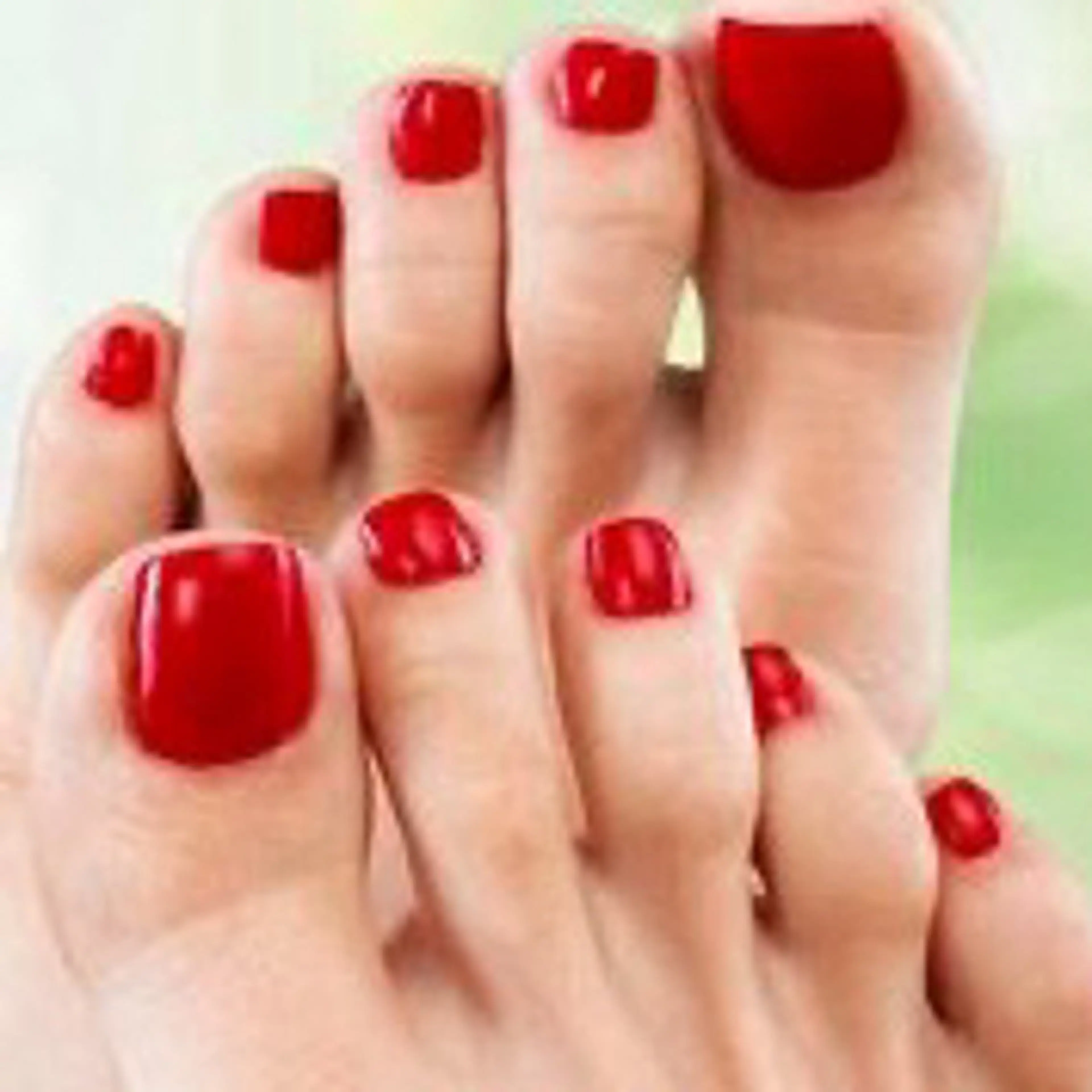 【甘皮ケア＋ペディキュア🦶💄】（足のマニキュア） 爪 カラー 爪サイド角質ケア 〈100分〉トリートメント付き✨️の写真