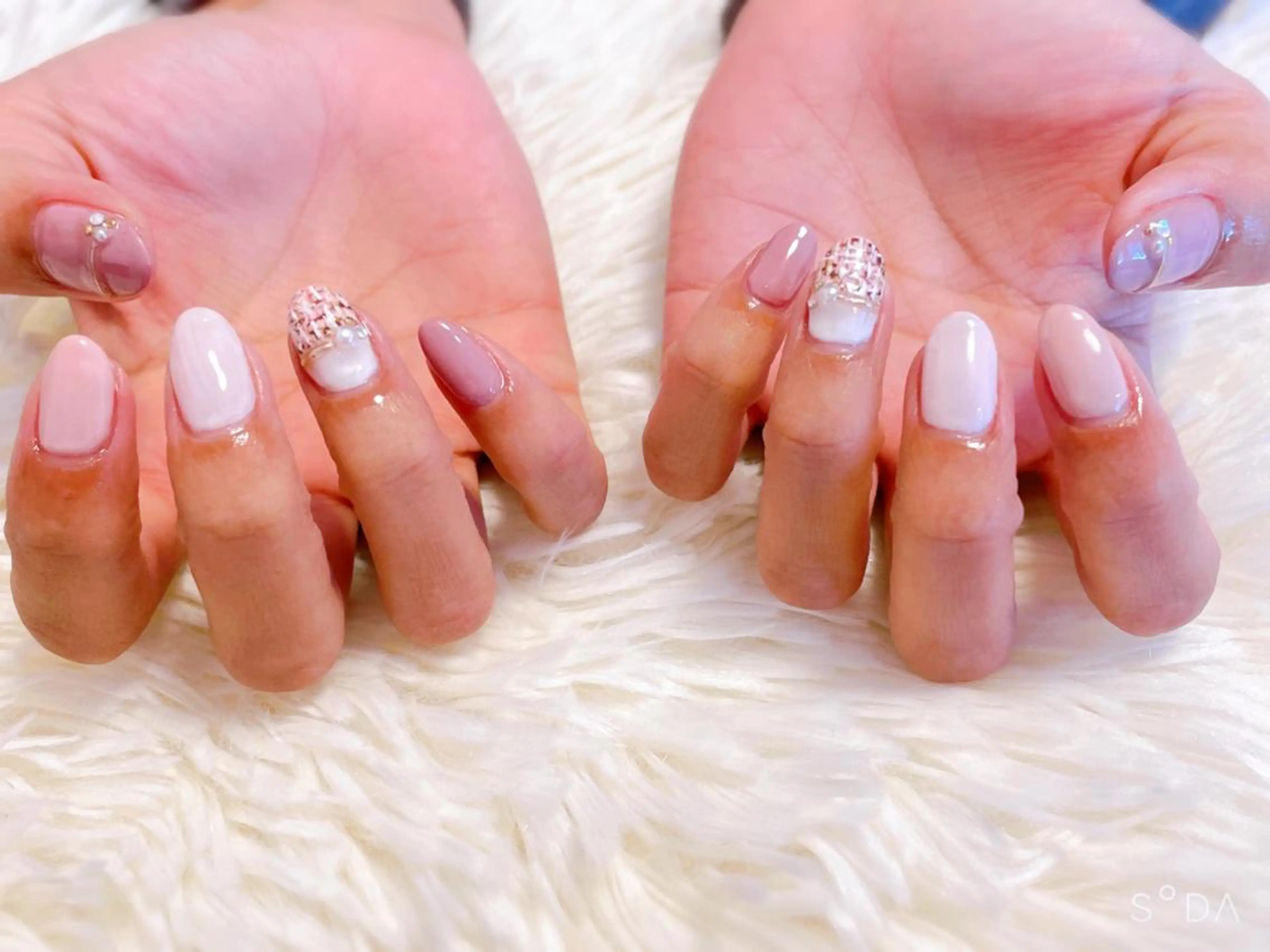 ネイル ニュアンスネイル ピンク ツイードネイル Betty❤︎ ネイル＆よもぎ蒸しのネイルデザイン