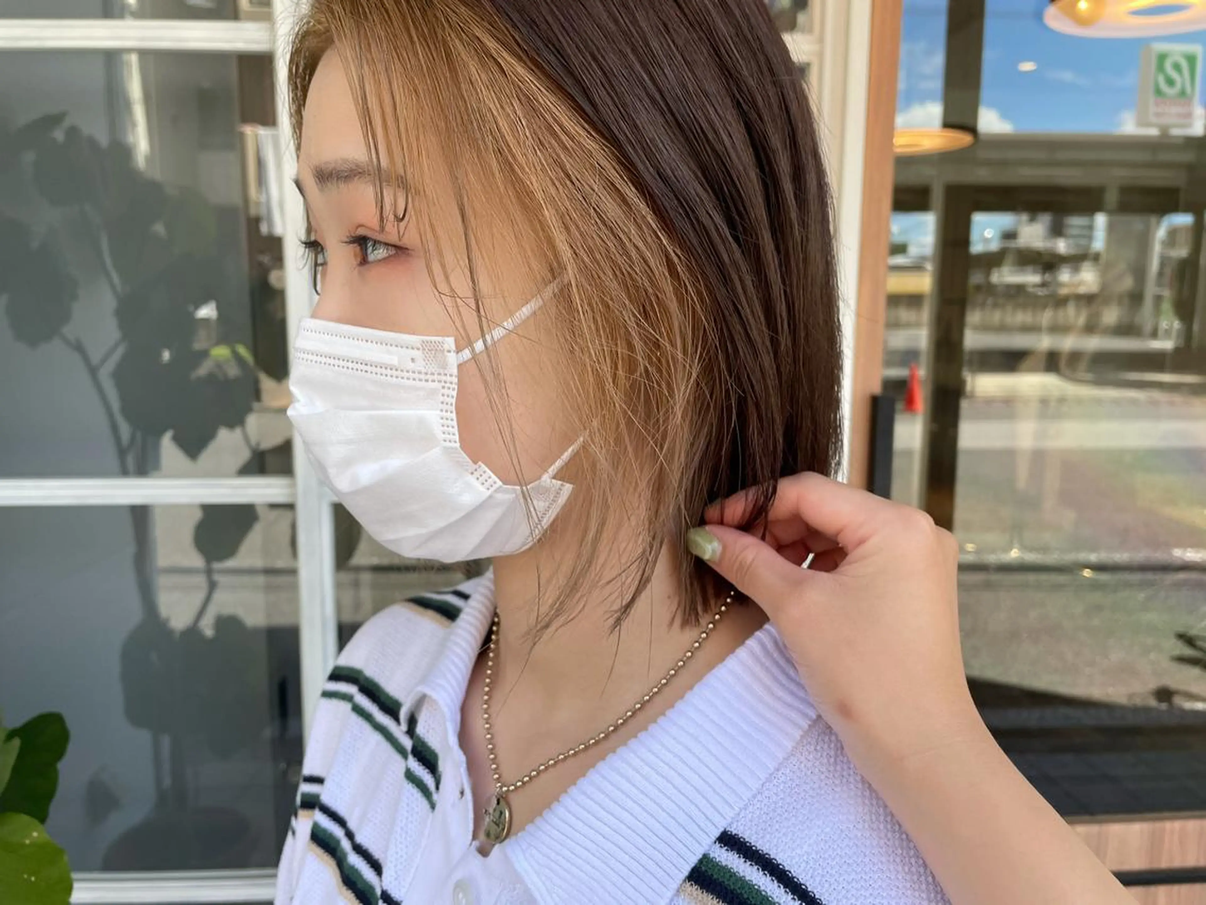 ミディアム カラー ヘアアレンジ ミストバング ベージュカラー ブリーチ  フェイスフレーミング ボブ ヘアカラー たかいわ みきのヘアスタイル