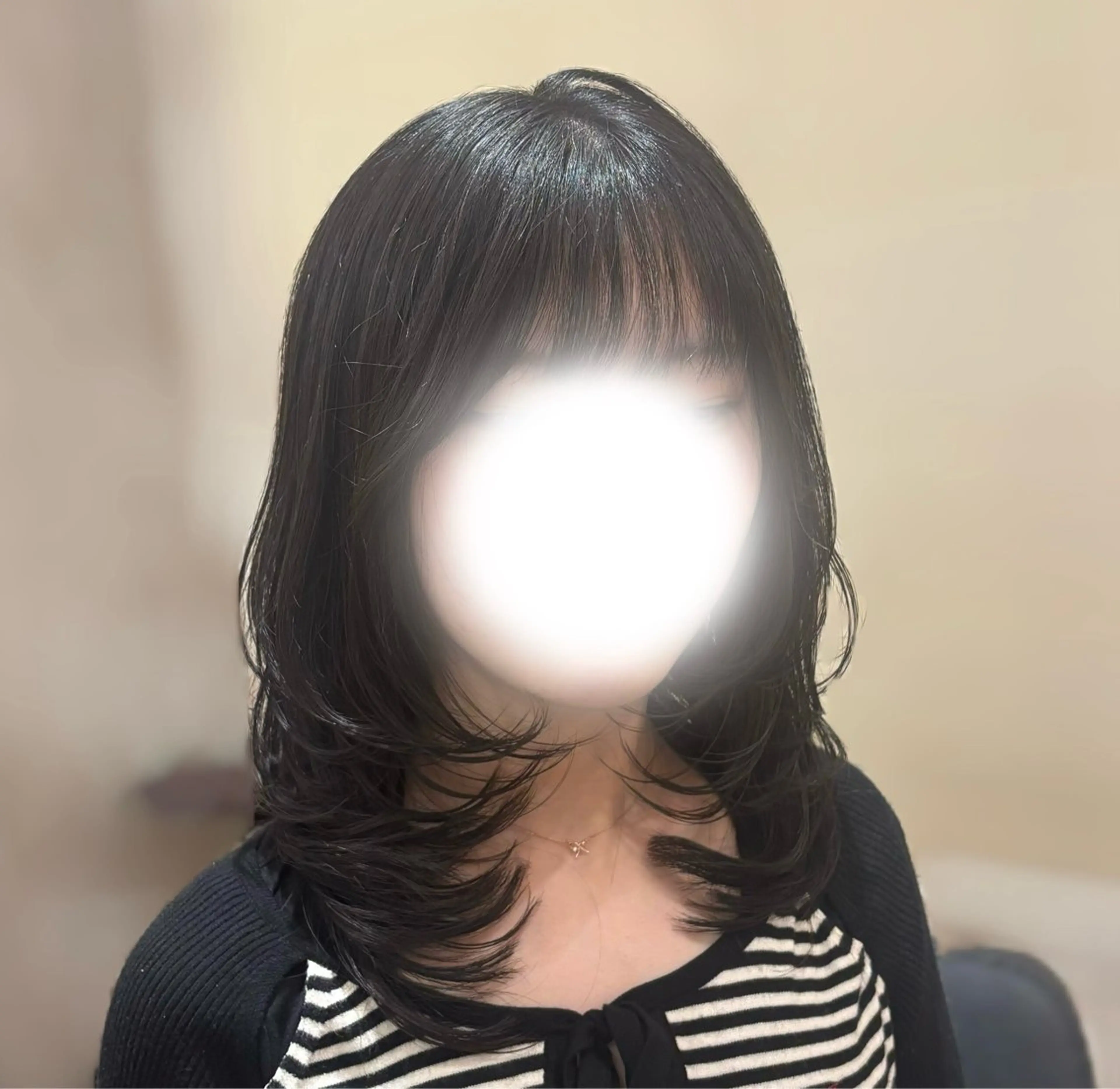 ミディアム かきあげバング レイヤーカット シャギー LouLou Hair【ルルヘアー】所属・emma/レイヤー/ 暖色カラーのヘアスタイル
