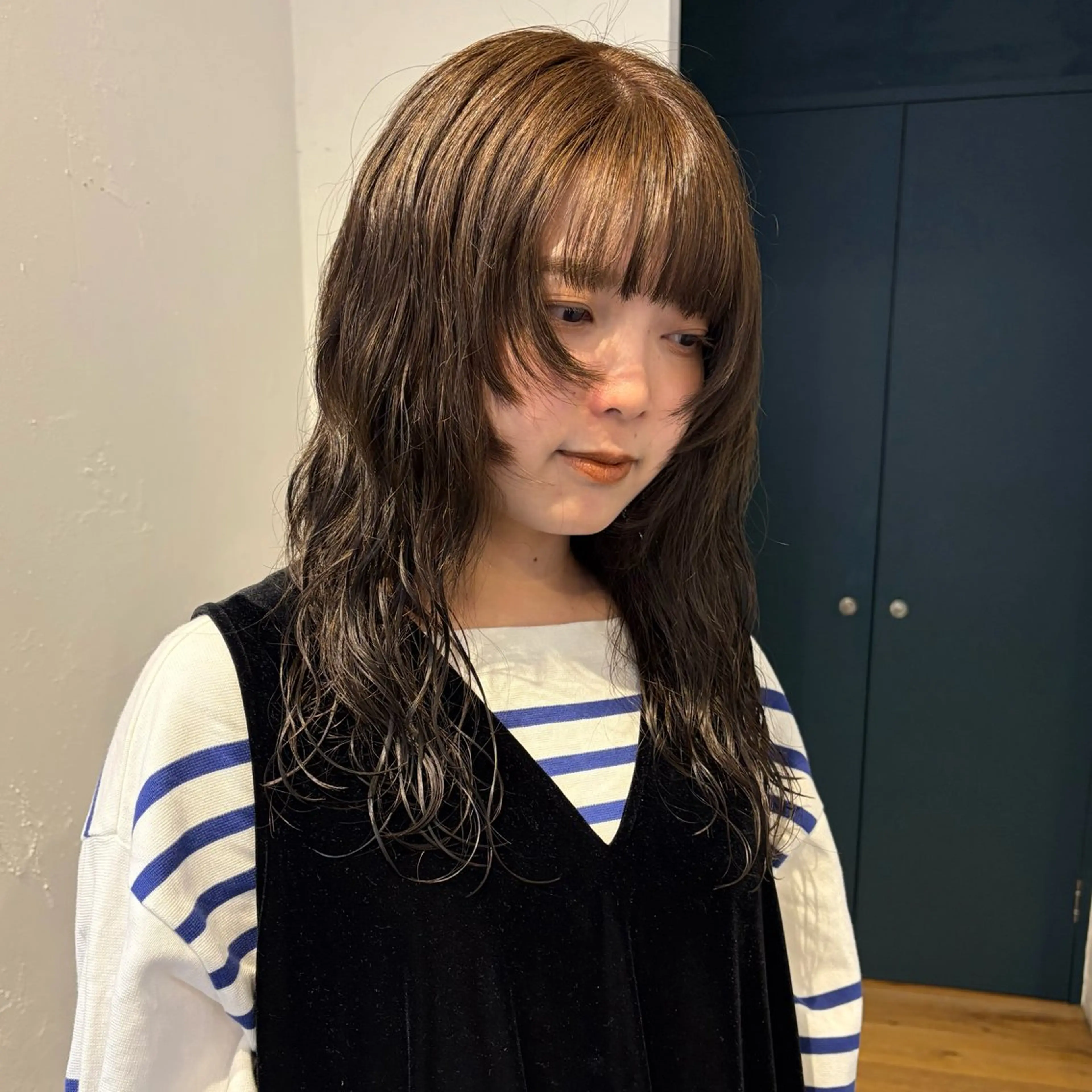 セミロング カラー 顔周りカット カット ヘアカラー トリートメント mina / 透明感ベージュカラーのヘアスタイル