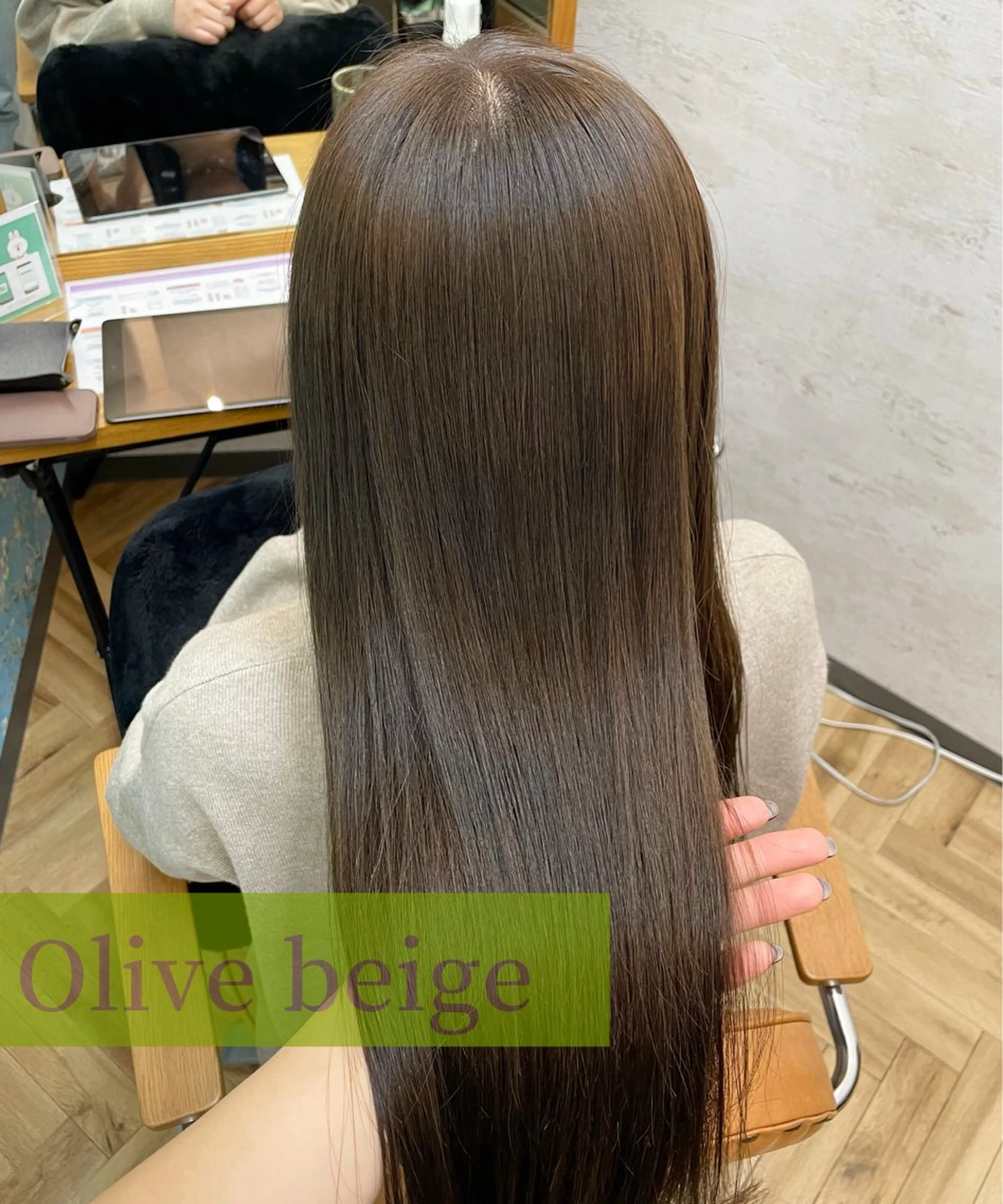 ロング カラー ベージュカラー オリーブベージュ カット ヘアカラー 縮毛矯正 トリートメント 高橋 芽衣のヘアスタイル