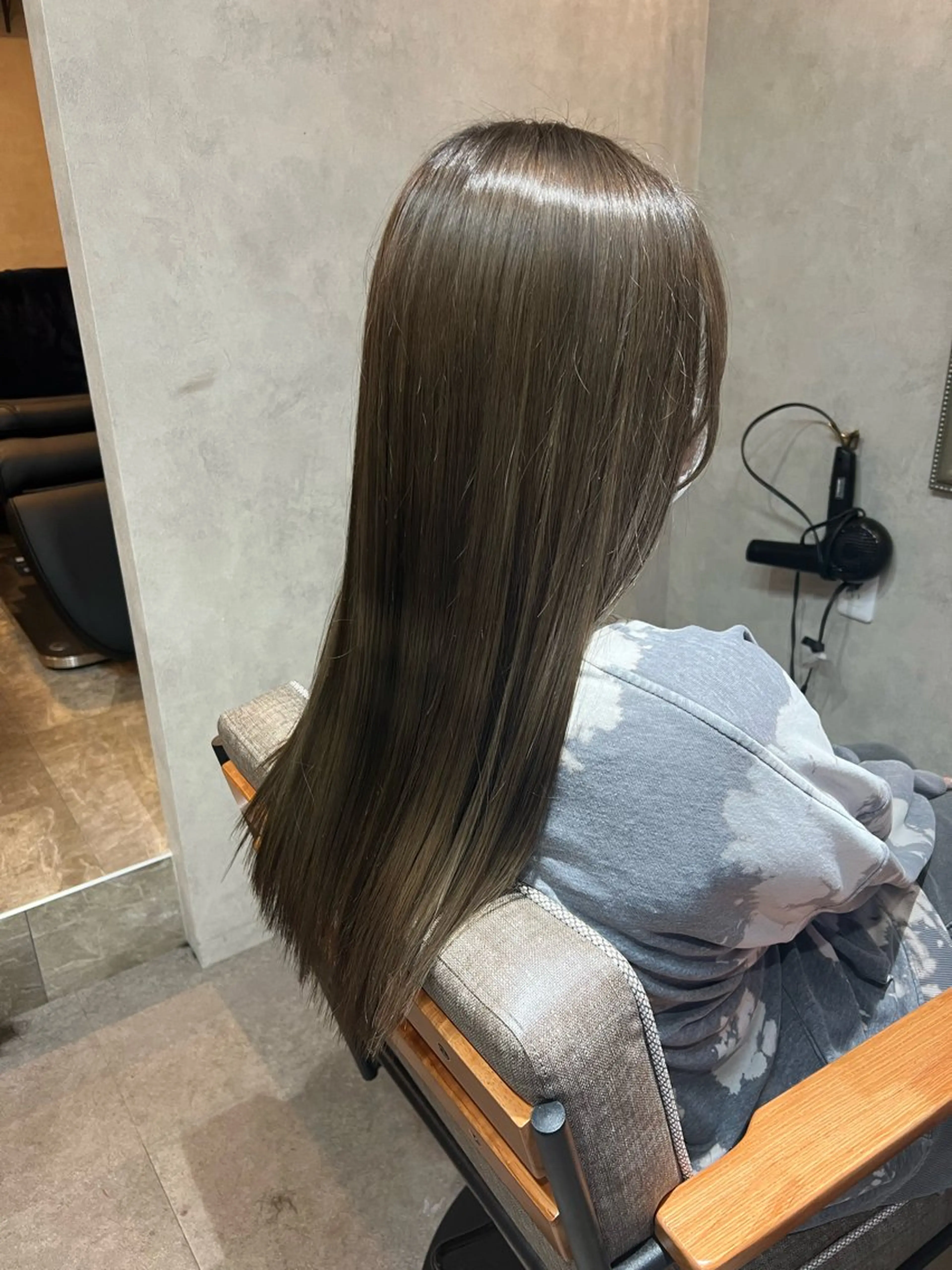 ロング カラー ベージュカラー ブリーチ トリートメント カット ヘアカラー トリートメント OxO Hair 南柏所属・寺田 彩記のヘアスタイル