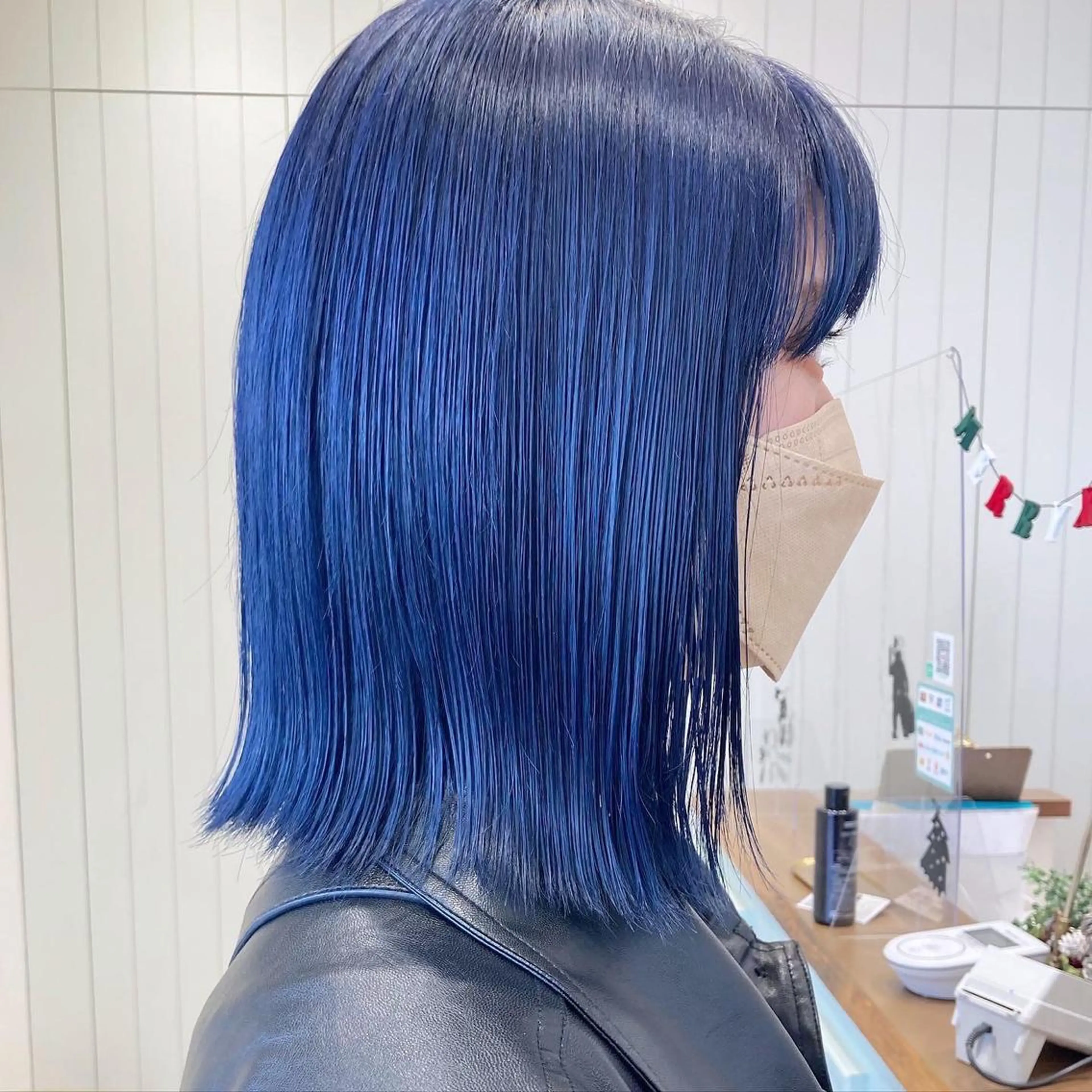 ミディアム カラー ブルーカラー ネイビーカラー ヘアカラー トリートメント ケアブリーチ 坪井佑樹のヘアスタイル