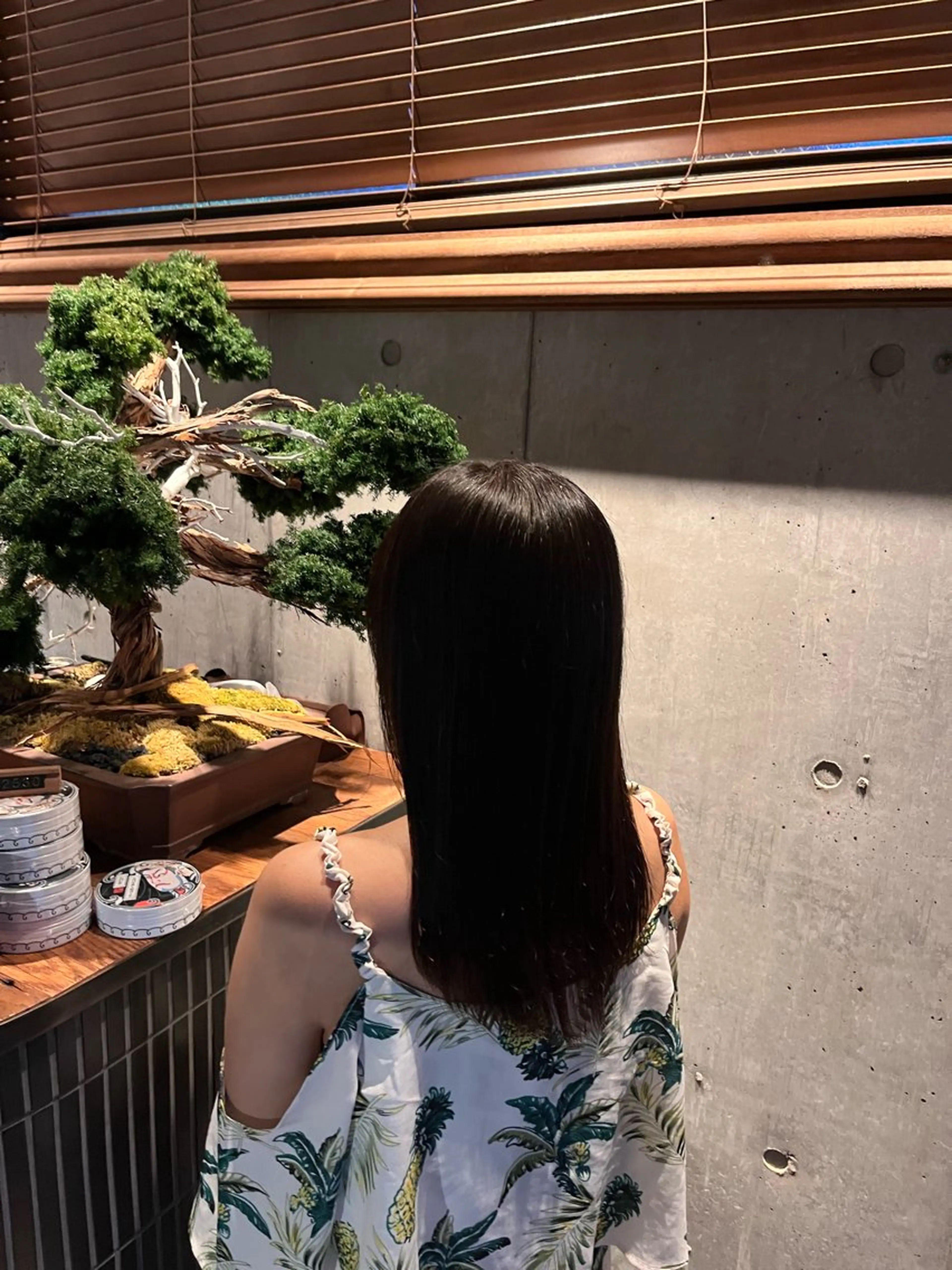 セミロング 縮毛矯正 shalu 新百合ヶ丘店所属・縮毛矯正／艶カラー アオキタイキのヘアスタイル