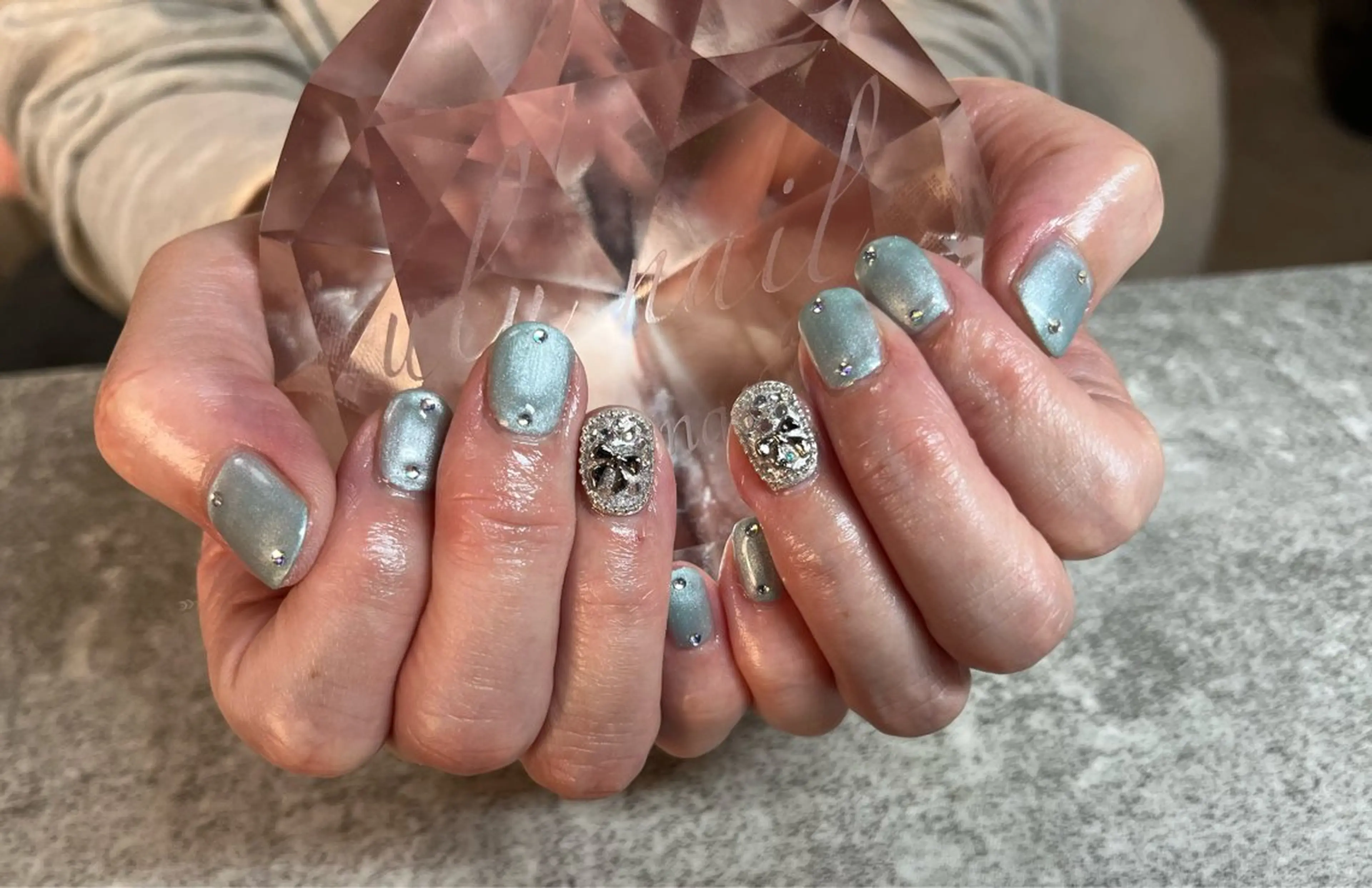 ネイル 持ち込み 佐野 愛美のネイルデザイン