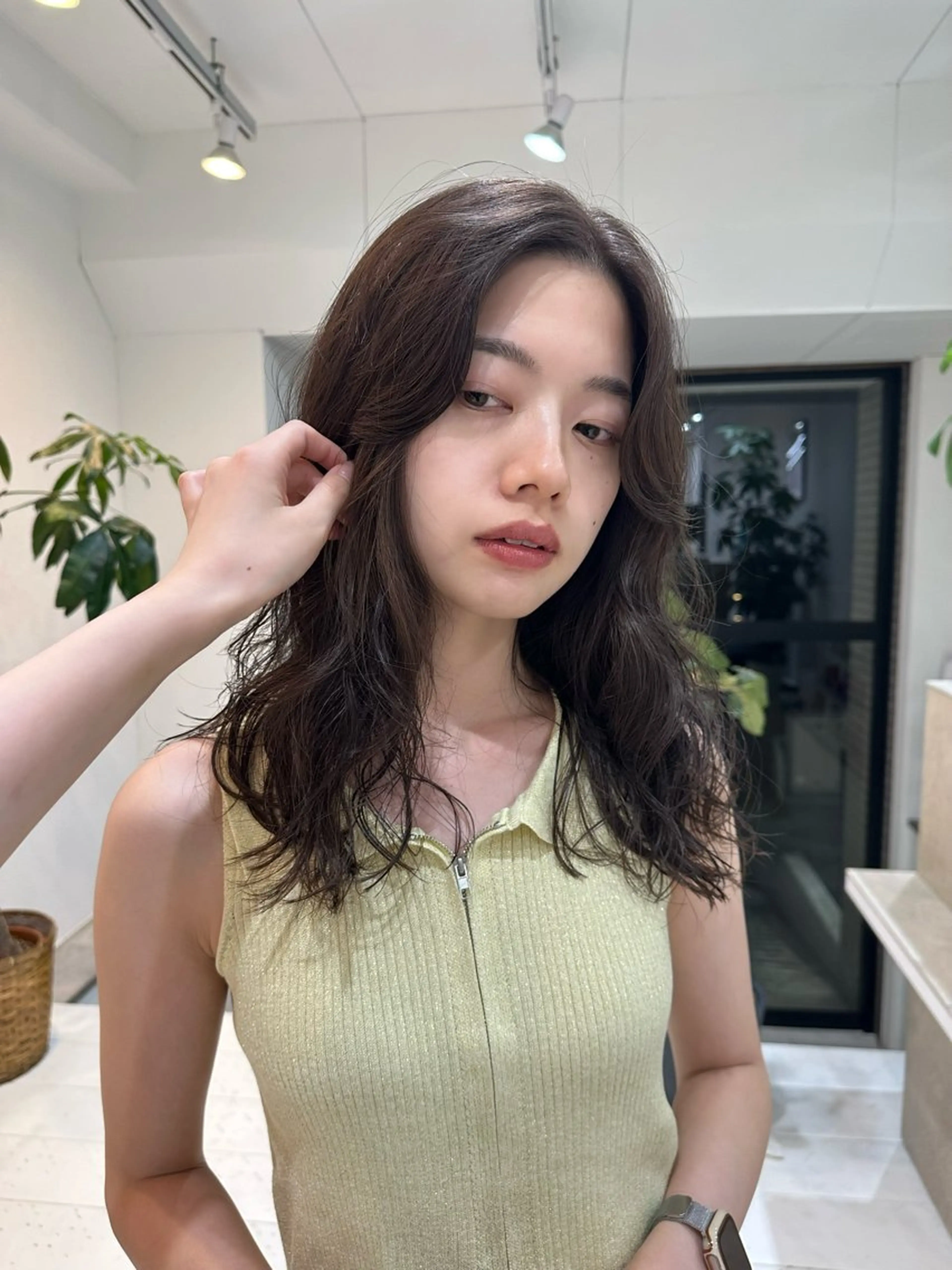 ミディアム カラー グレージュ 🌼透明感艶カラー オリーブ🌼河村咲のヘアスタイル