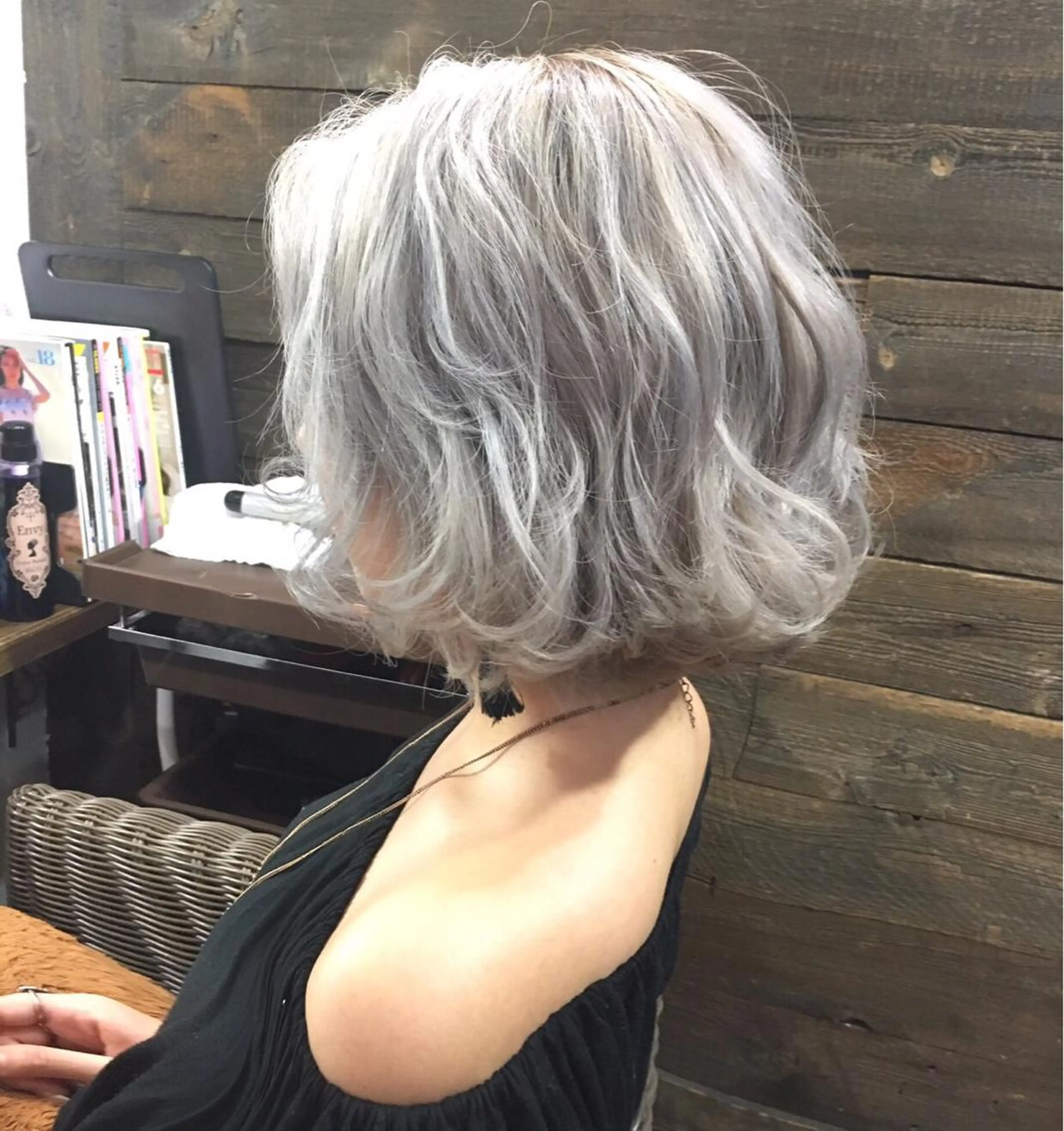 ショート カラー 切りっぱなしボブ ハイトーンカラー ボブ 外国人風カラー 🧡ショートの達人 🧡SHOのヘアスタイル