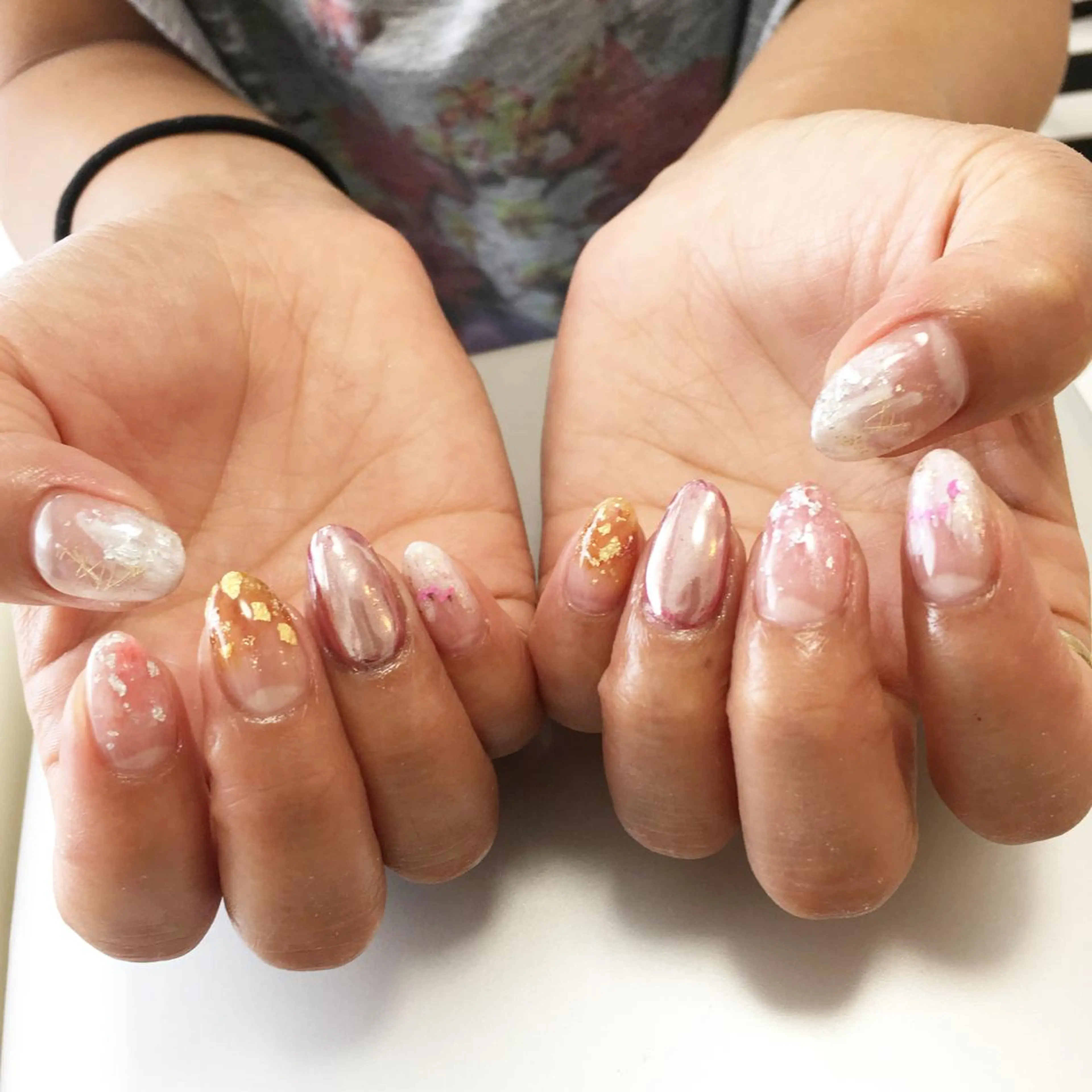 ネイル アートネイル ニュアンスネイル ホワイト Petit Fleur所属・青柳 亜梨奈のマツエク・マツパデザイン