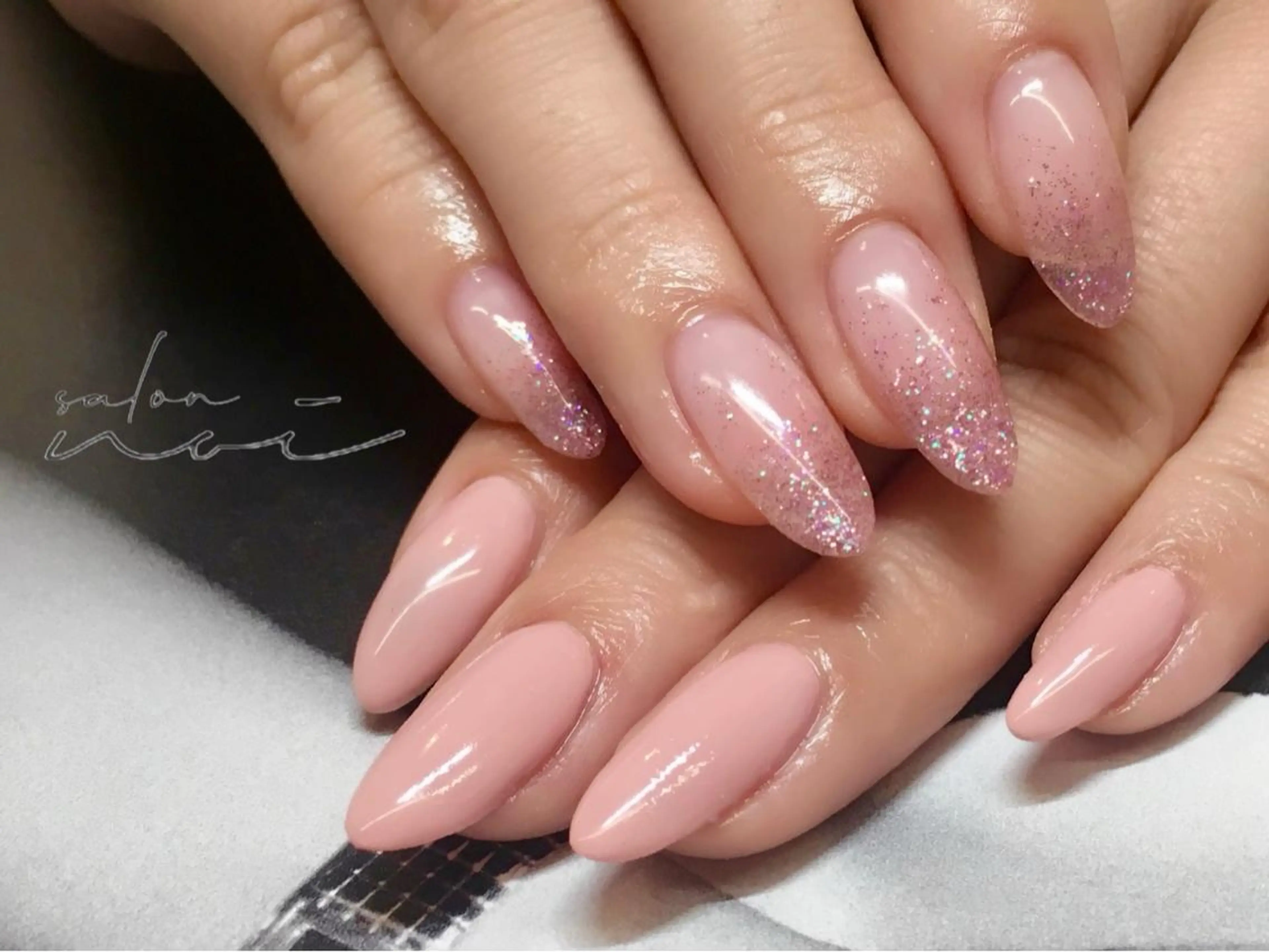 ネイル グラデーション ラメ(グリッター) ラメグラデーション ワンカラーネイル salon noi所属・salon noiのネイルデザイン