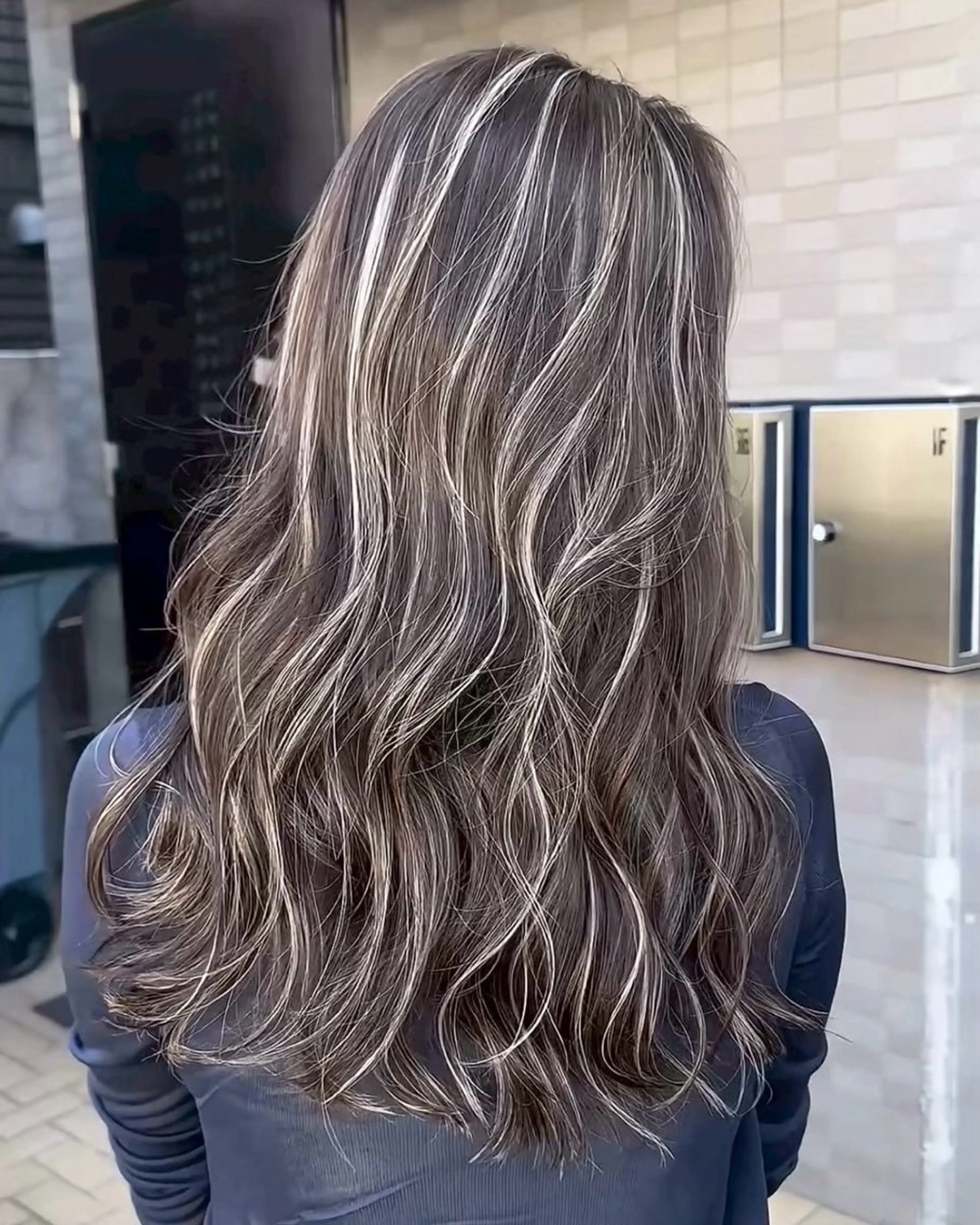 ミディアム カラー バレイヤージュ ハイライトカラー 外国人風カラー ハイライト レイヤーカット ヘアカラー ✨レイヤーカット 海外ヘア/原宿✨のヘアスタイル