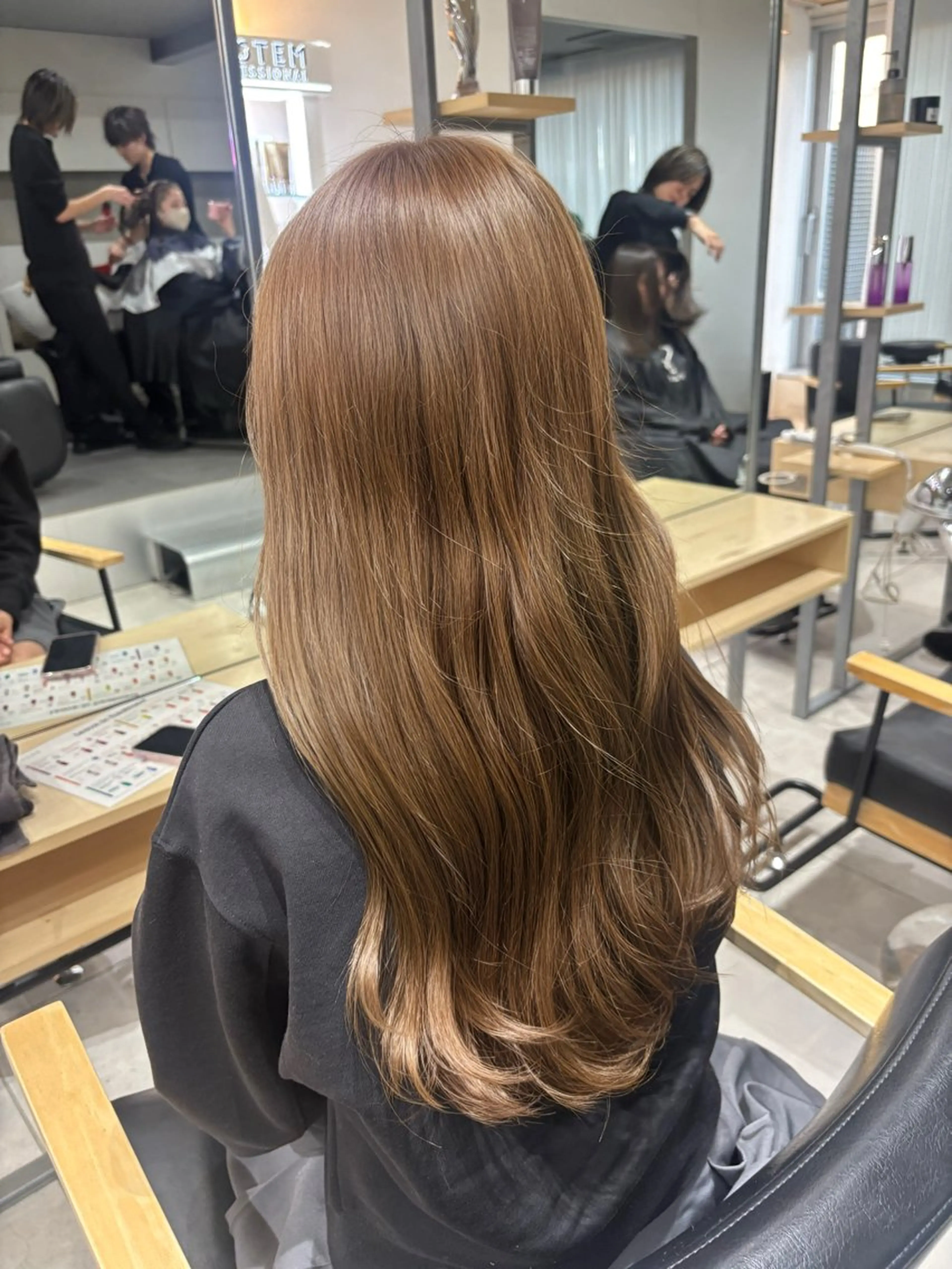 ロング カラー ヘアアレンジ ヘアカラー トリートメント ベージュ/グレージュ 🧸あやか/表参道のヘアスタイル