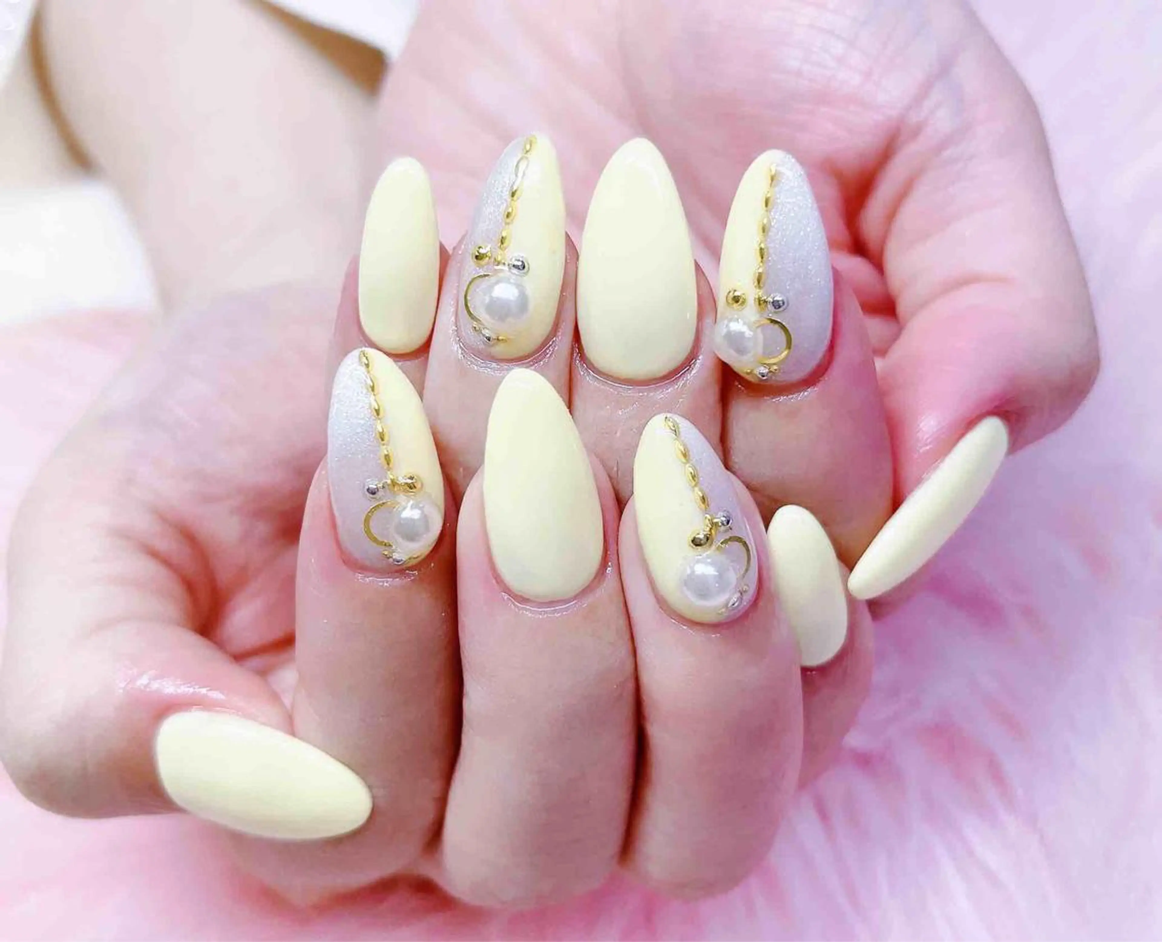 ネイル ハンドネイル MoonNail ユリ🌸のネイルデザイン