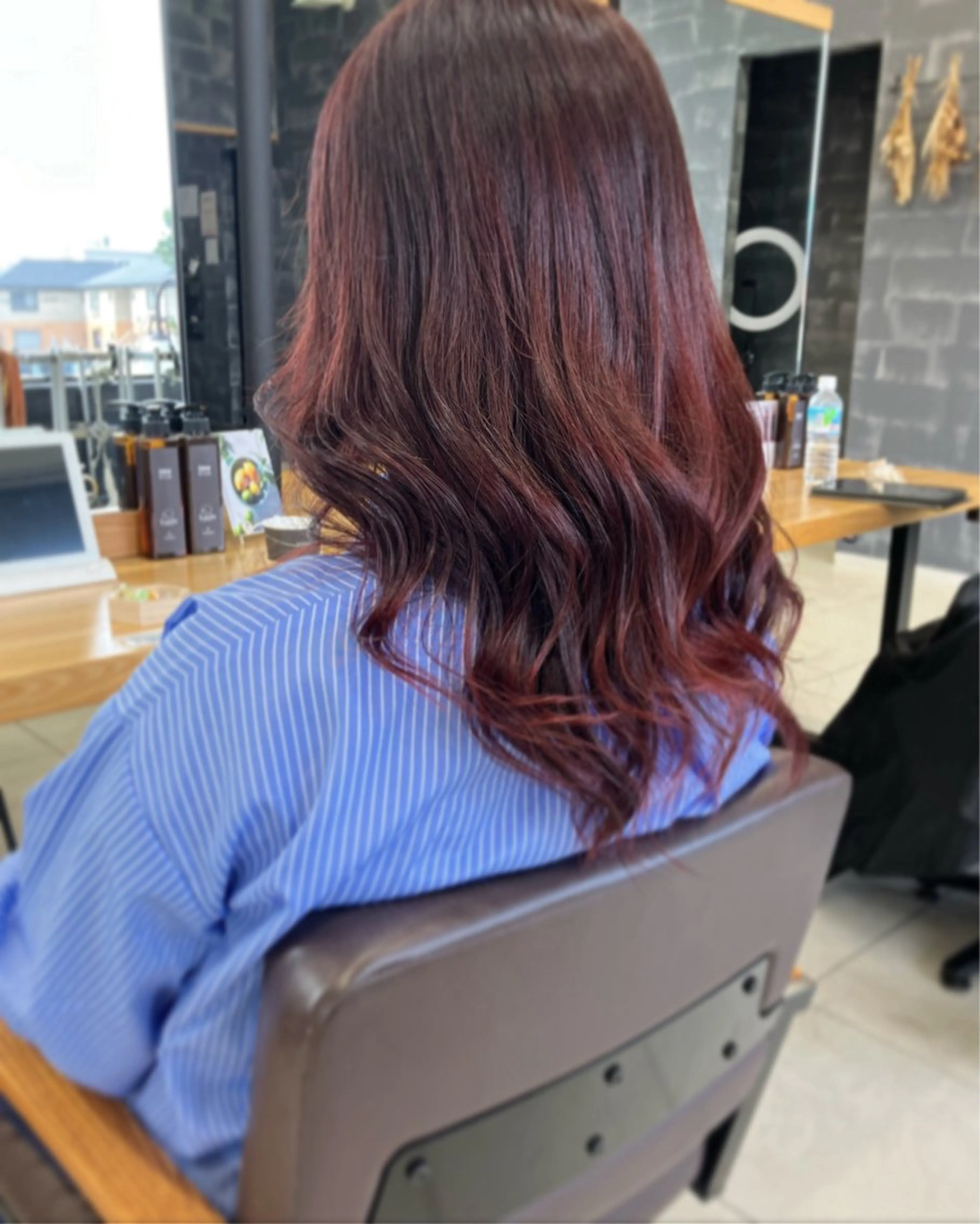 セミロング カラー ブラウンカラー 🦔Laulu 菅原綾乃のヘアスタイル