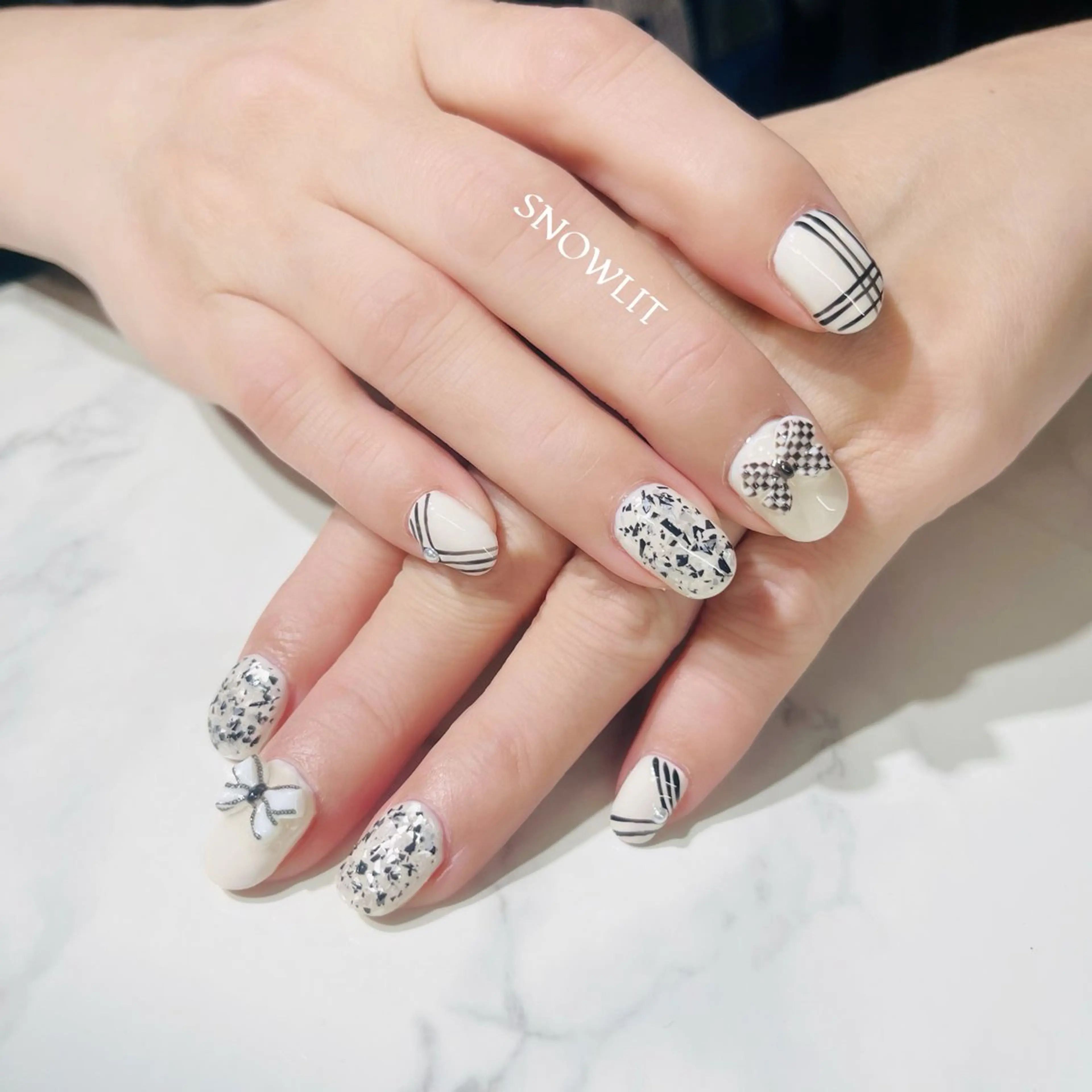 ネイル SNOW LITのネイルデザイン