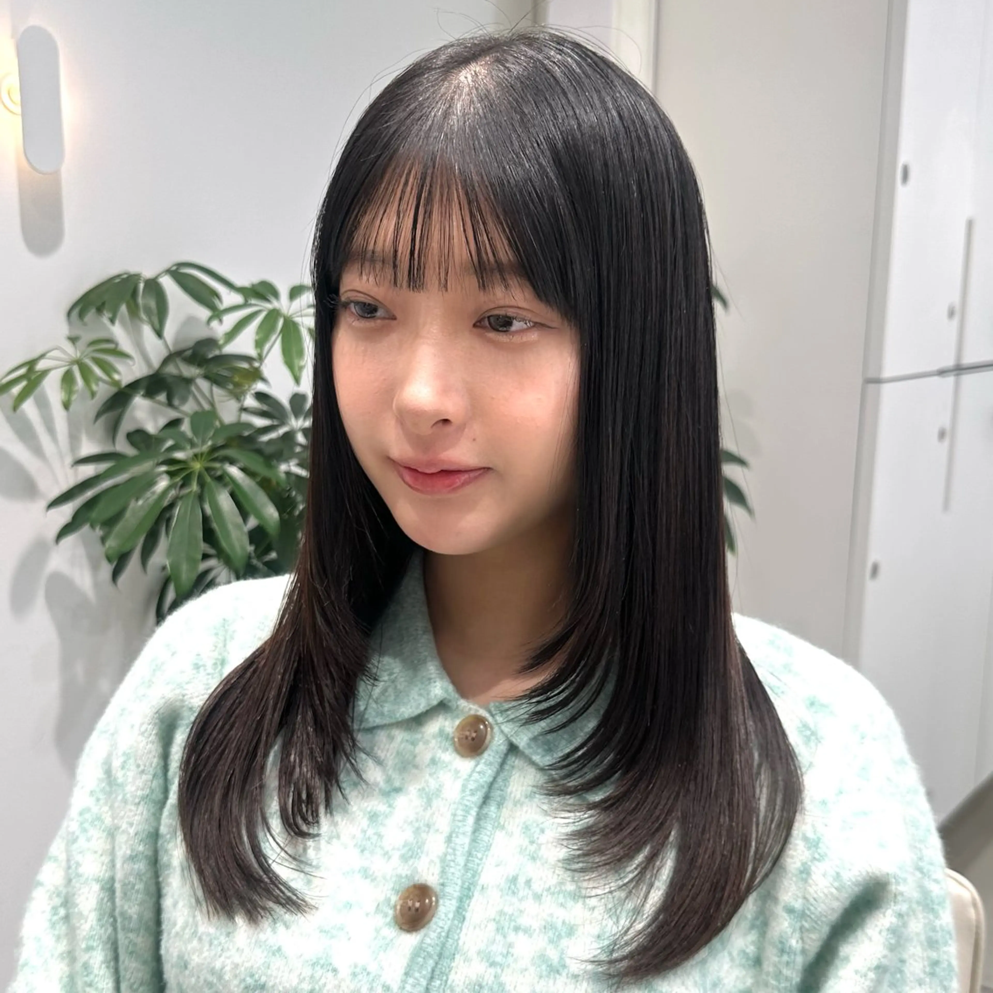 セミロング カット ヘアカラー トリートメント ヘッドスパ ヘアセット 短めショートカット カットモデルのヘアスタイル