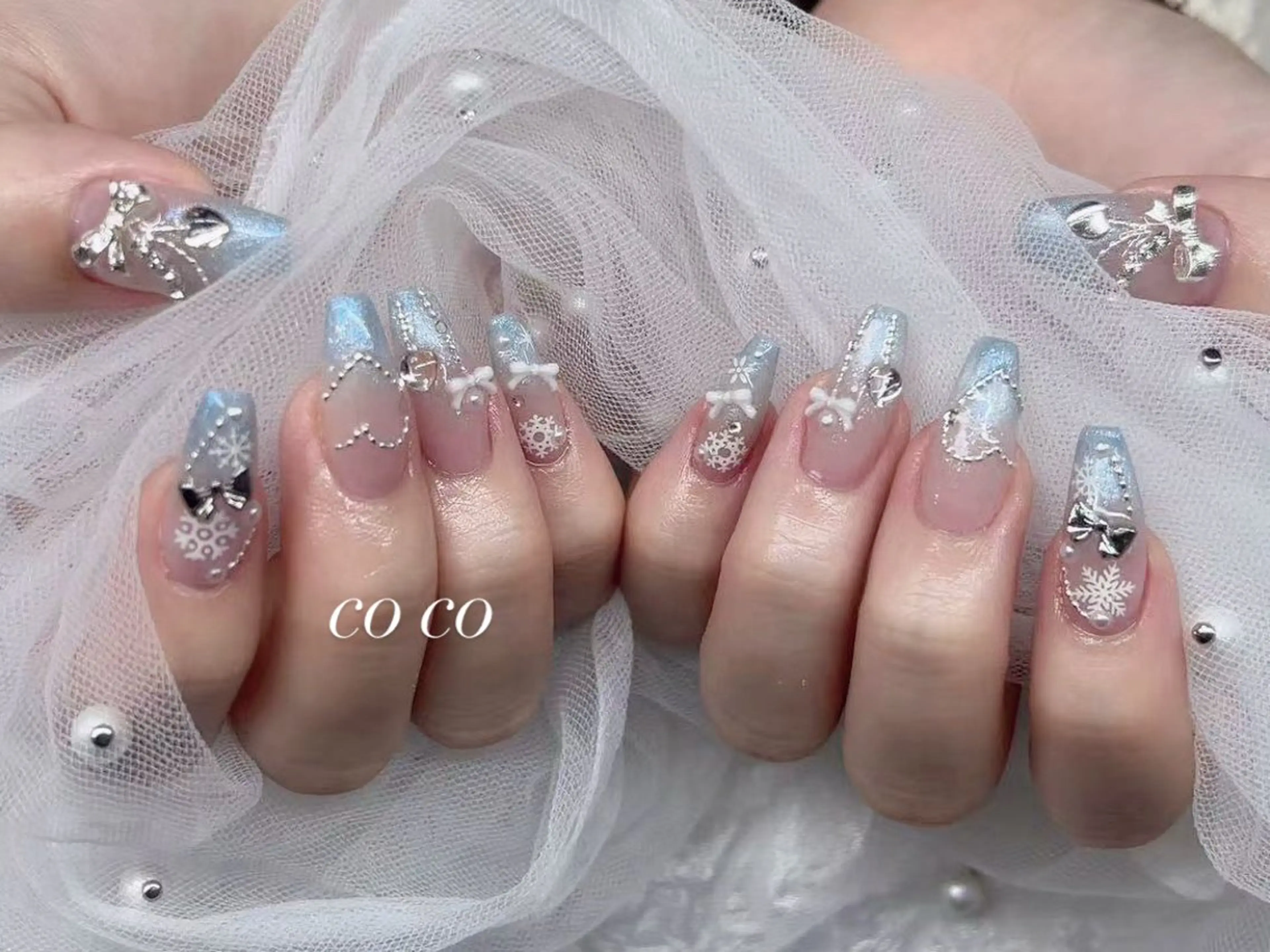 ネイル ブルー グラデーション キラキラネイル COCO ネイルのネイルデザイン