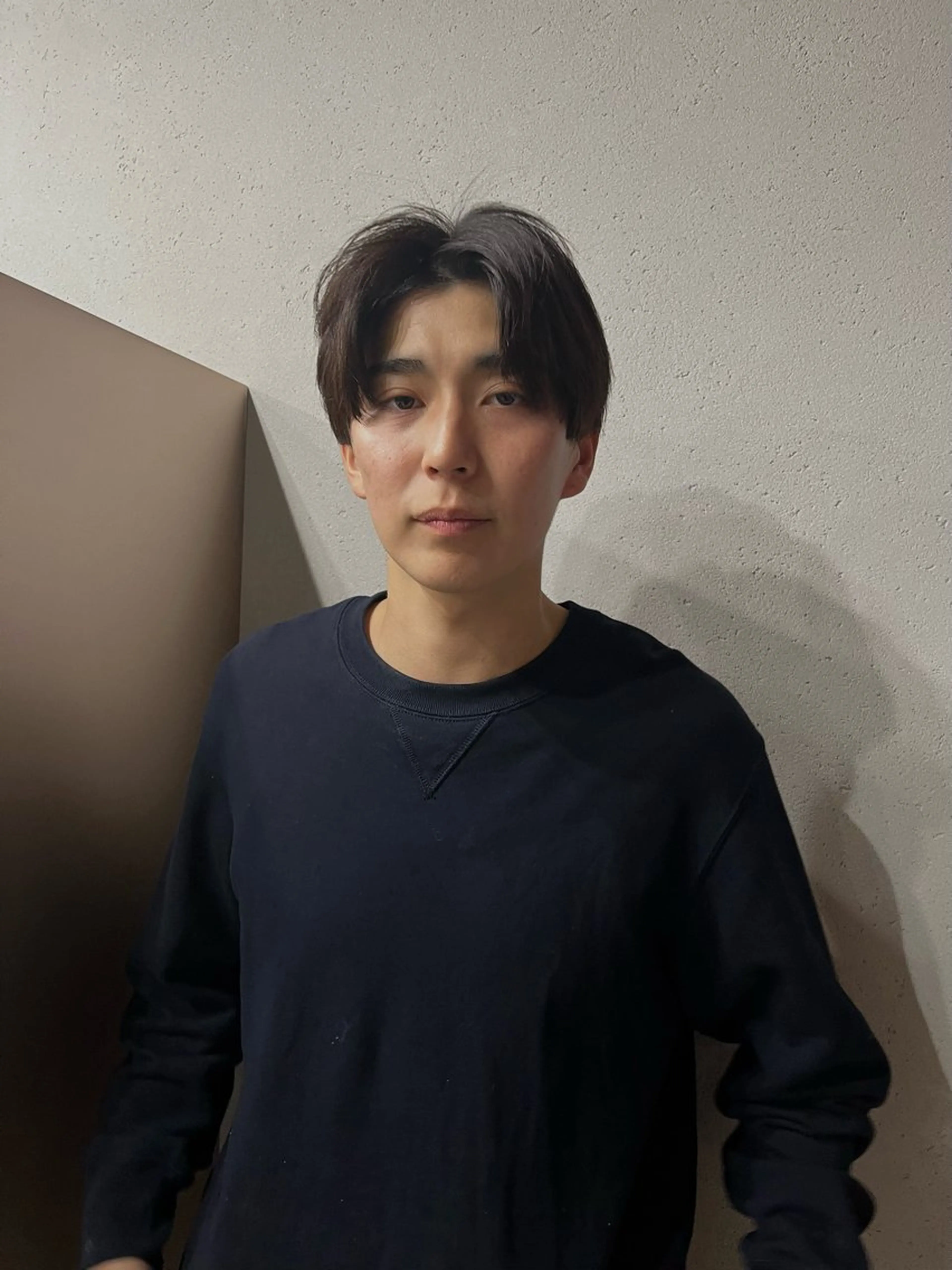 ショート メンズ カット 曲がる縮毛矯正 センターパートのヘアスタイル