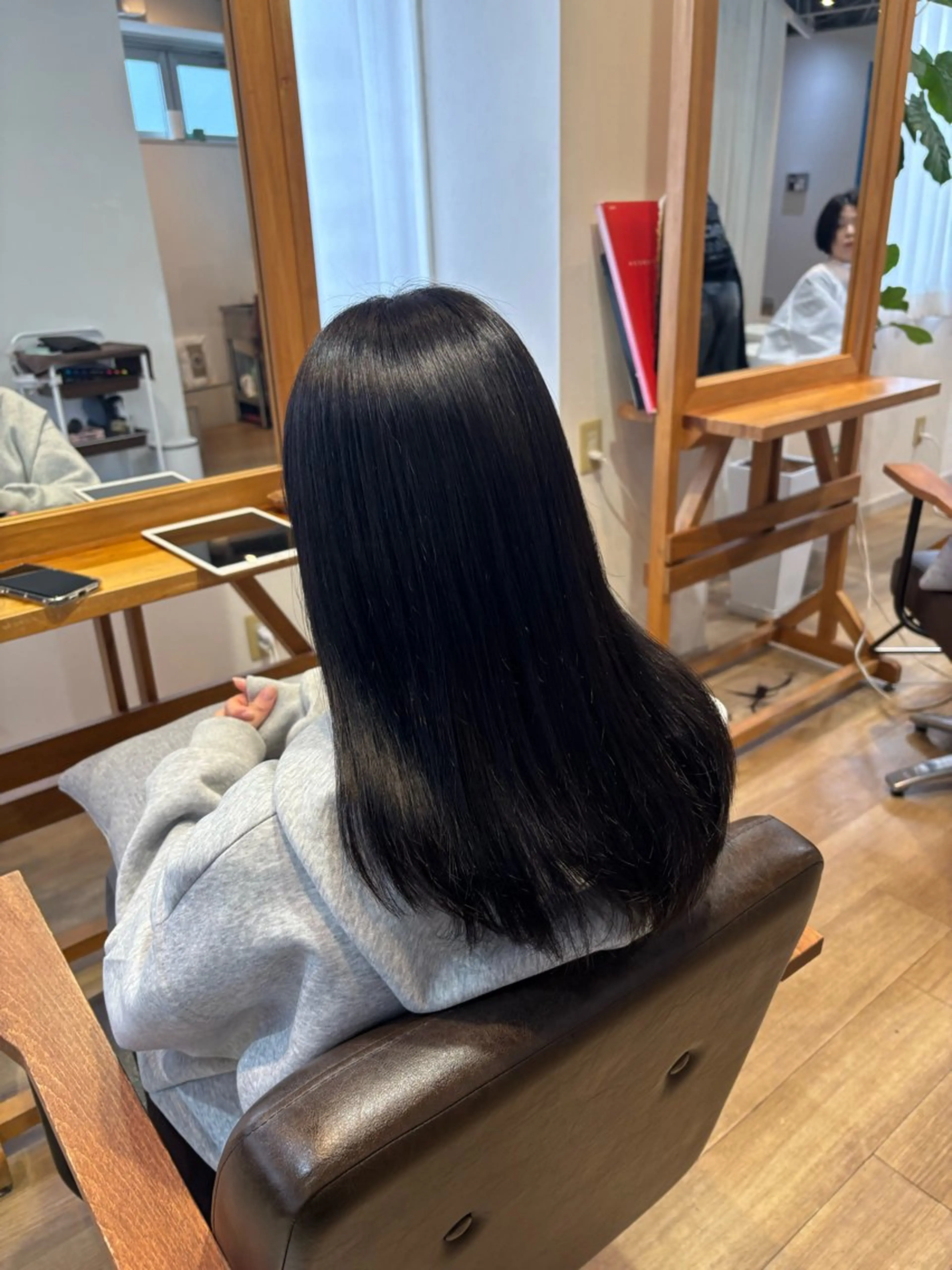 ロング カラー アッシュ アッシュグレー 透明感カラー RINNO🌷艶髪/ 艶カラー/縮毛矯正のヘアスタイル