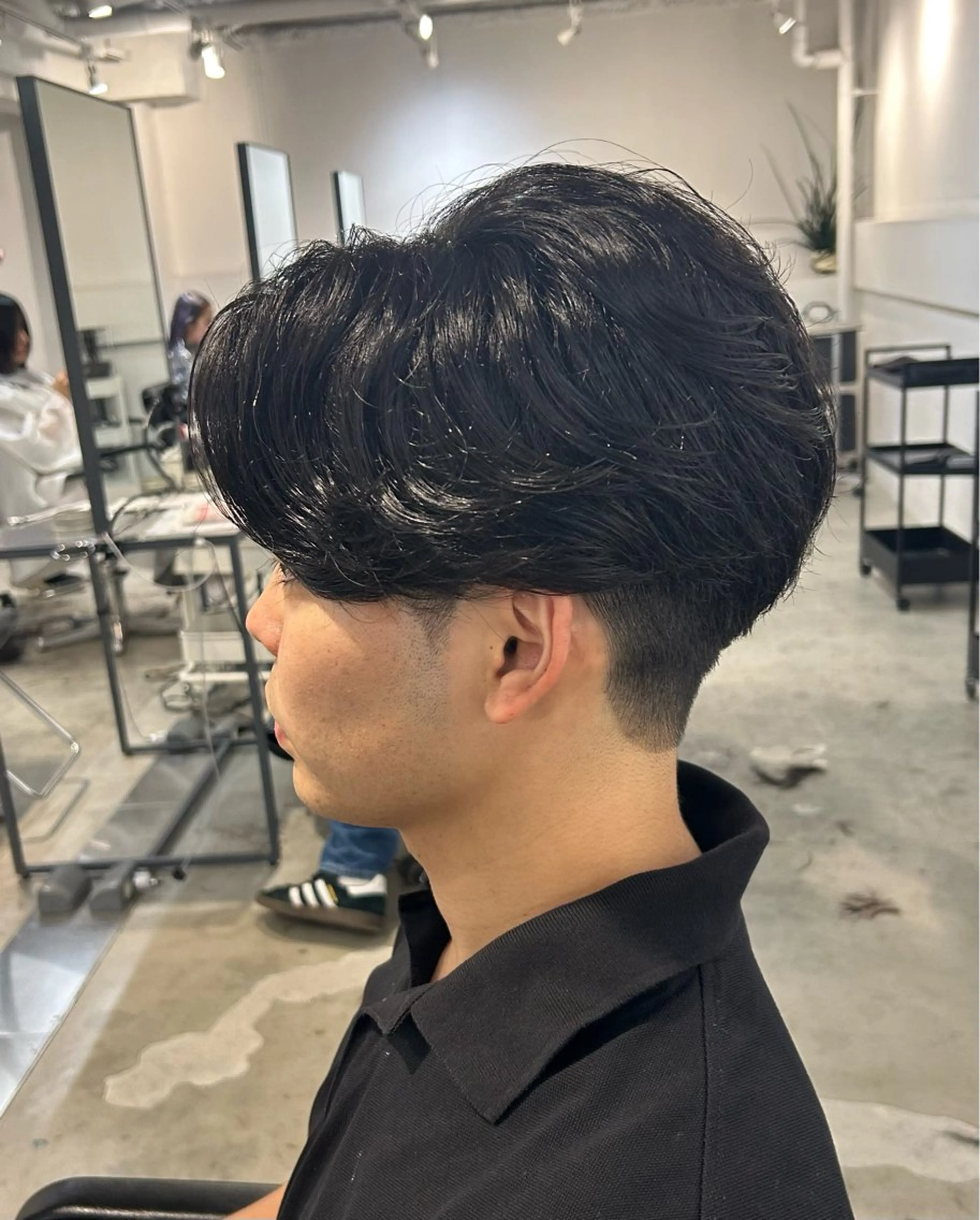 パーマ メンズ ビジネス センターパート フェードカット フェザーパーマ メンズ韓国風 カット パーマ メンズパーマ特化 💈藤田晃志のヘアスタイル