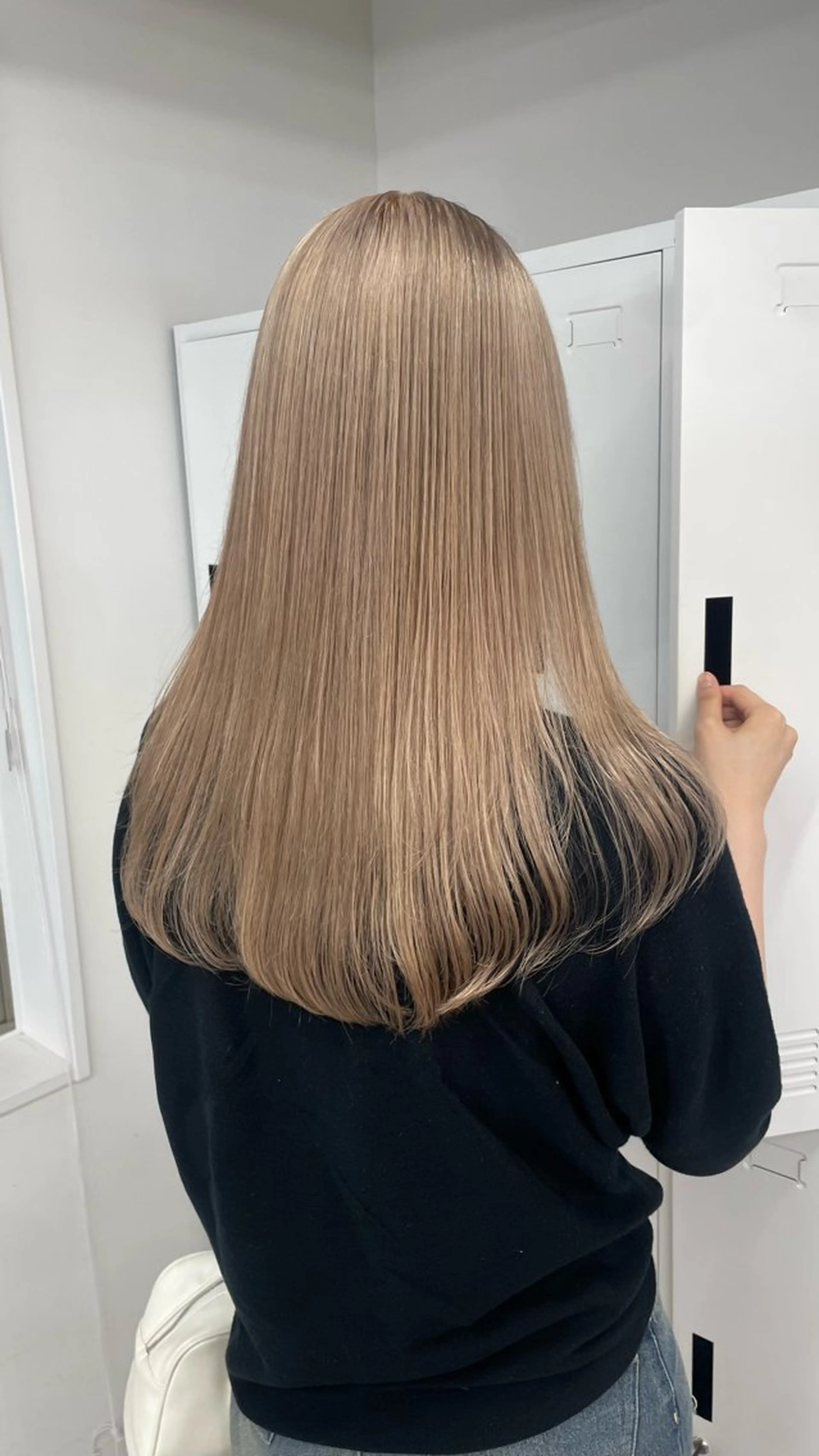 ロング カラー 💍透明感 💖艶ミルクティーのヘアスタイル
