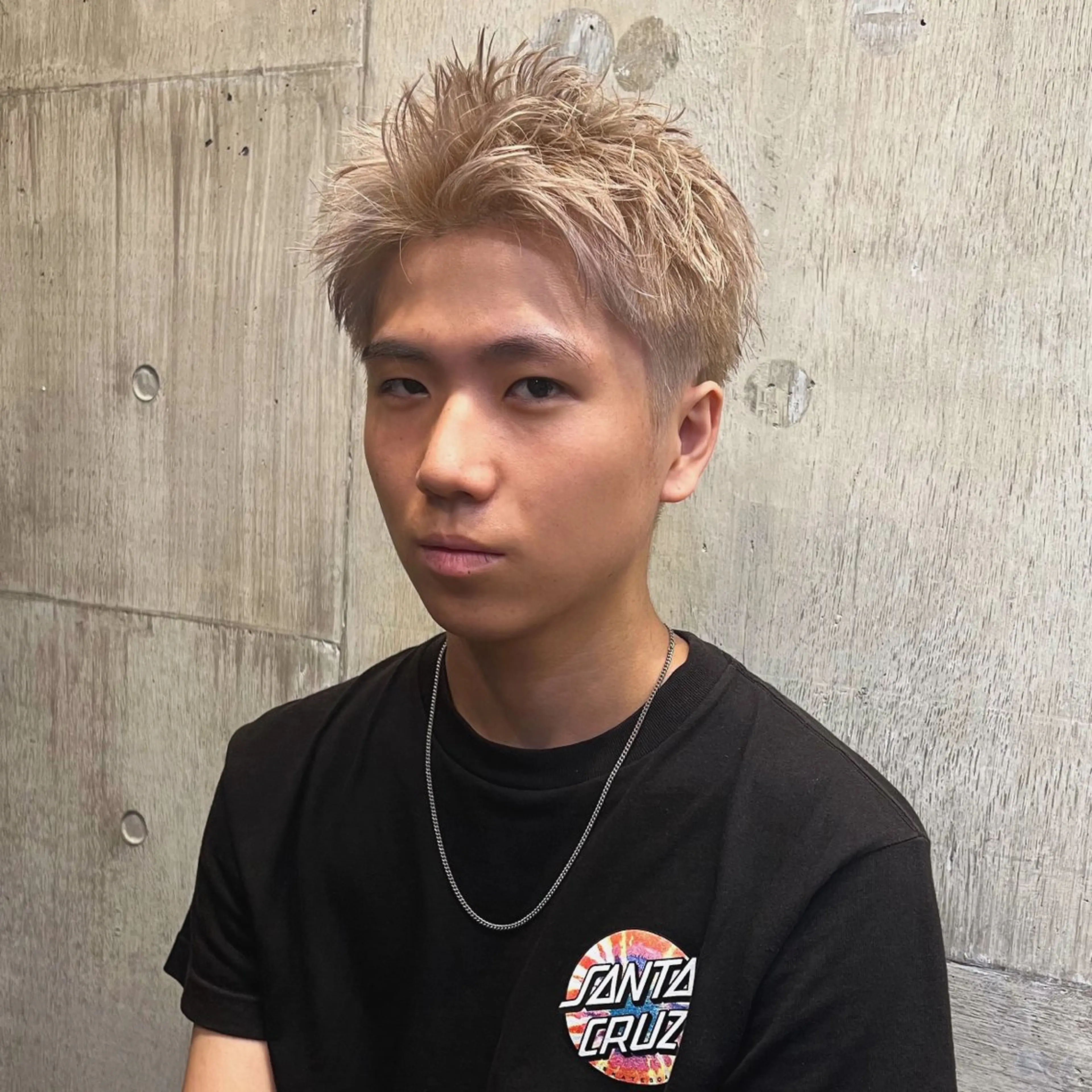 メンズ メンズブリーチ スパイキーショート カット ヘアカラー トリートメント メンズ特化/パーマ/ メッシュ/竜成のヘアスタイル