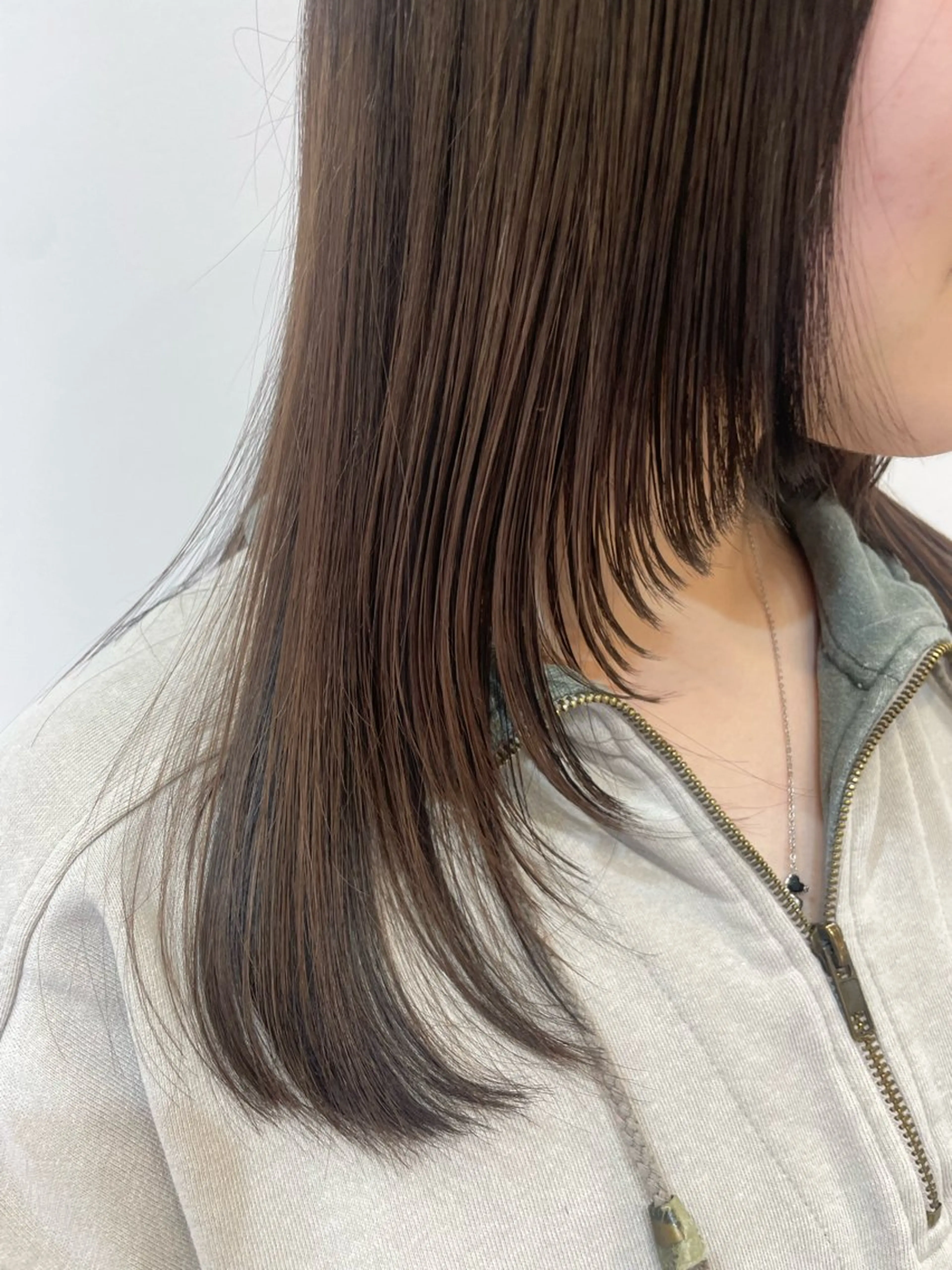 セミロング 顔周りカット レイヤーカット mihane fit hueのヘアスタイル