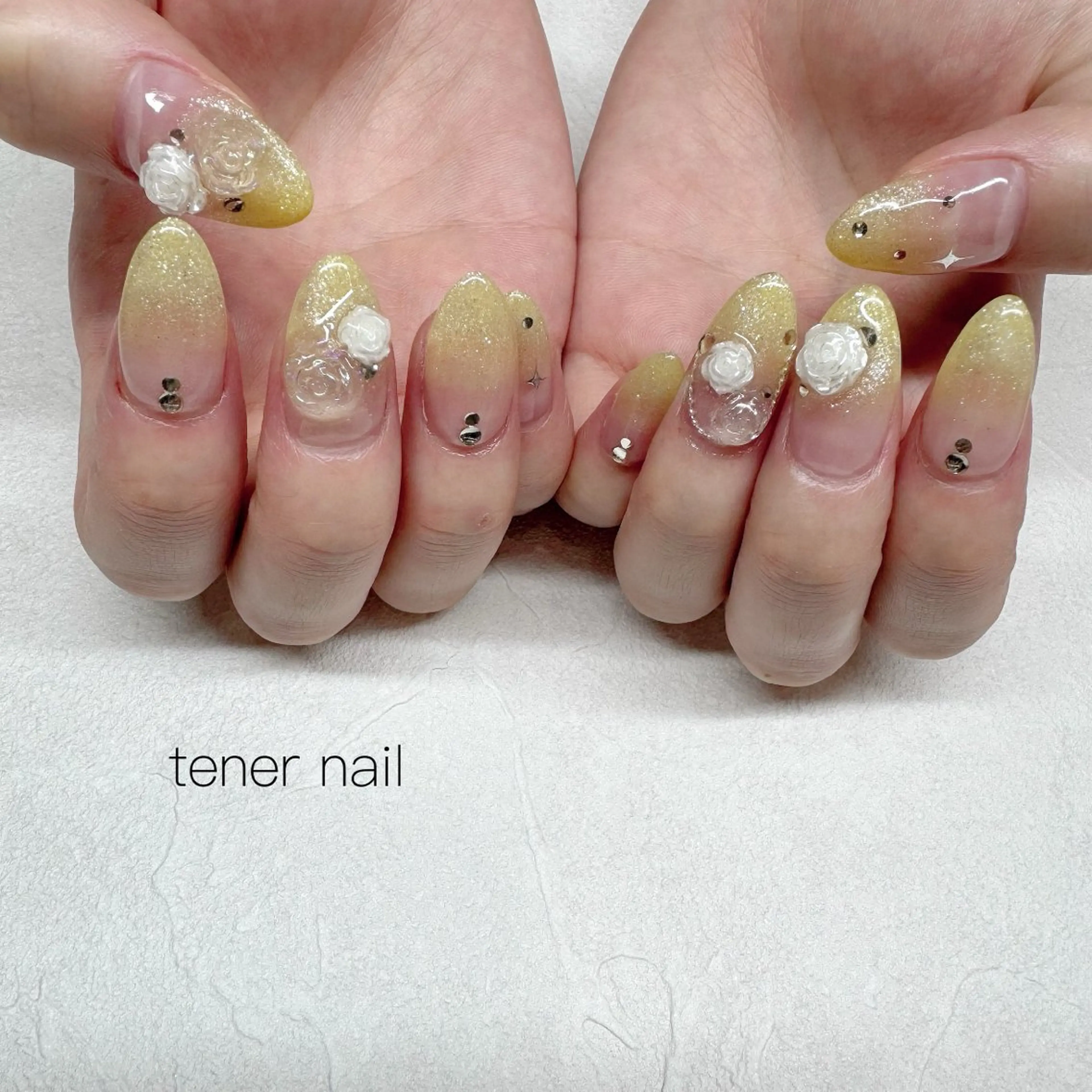 ネイル グラデーション 黄色 ハンドネイル テネルネイル tener nailのネイルデザイン