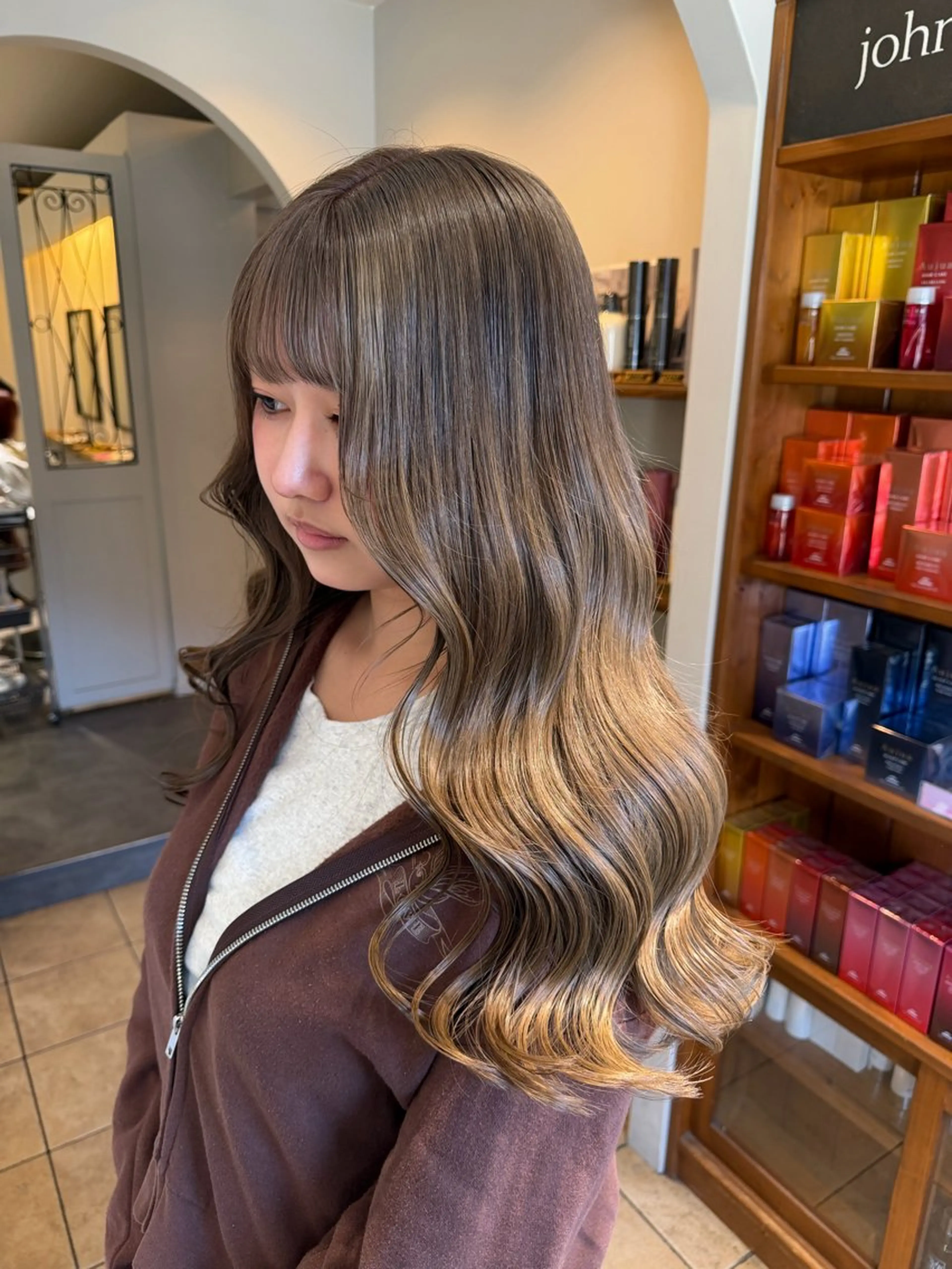 ロング カラー ブリーチ ブラウンカラー ヘアカラー 岩切 美海のヘアスタイル