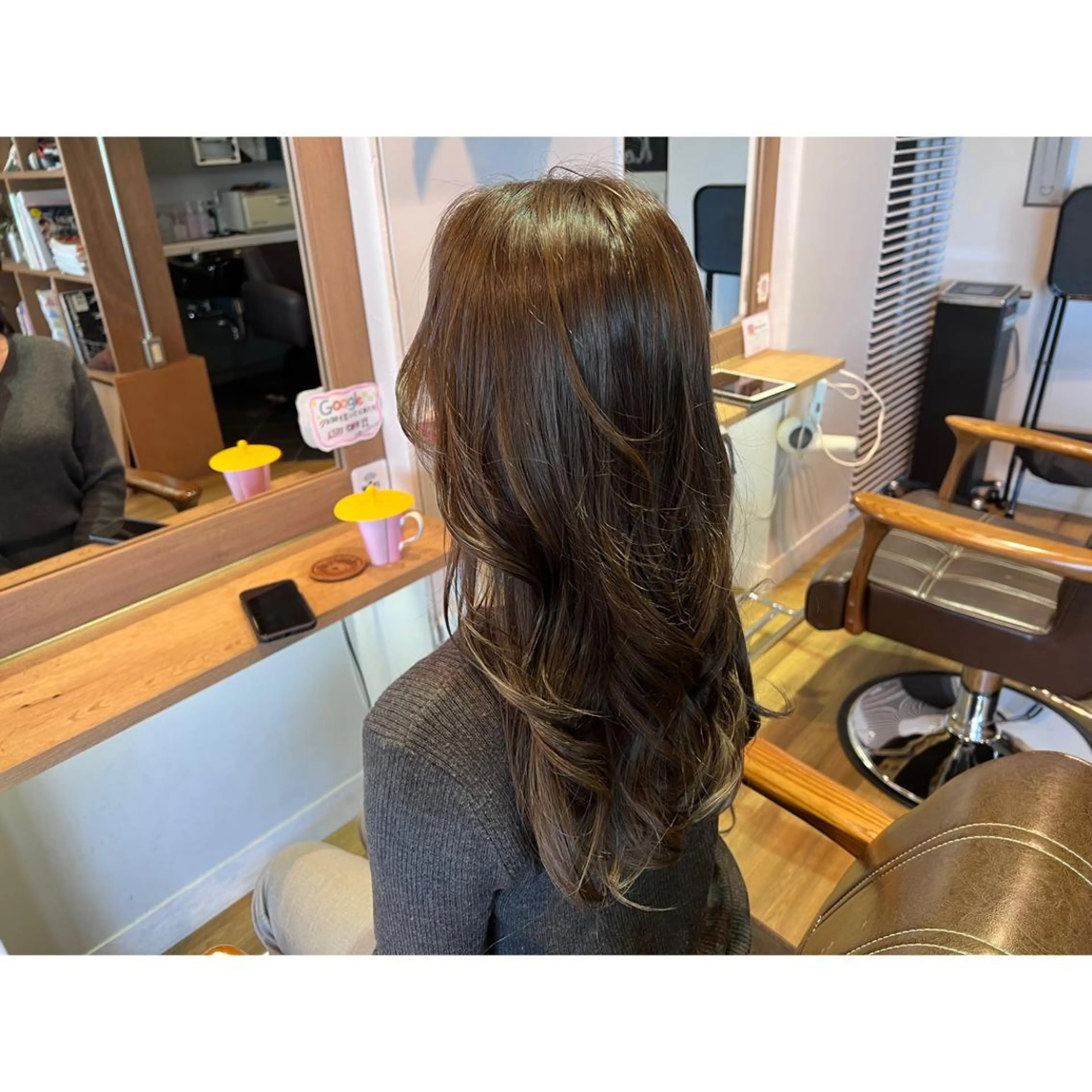 ロング カラー グレージュ ヘアカラー トリートメント ツキダテ ユイのヘアスタイル