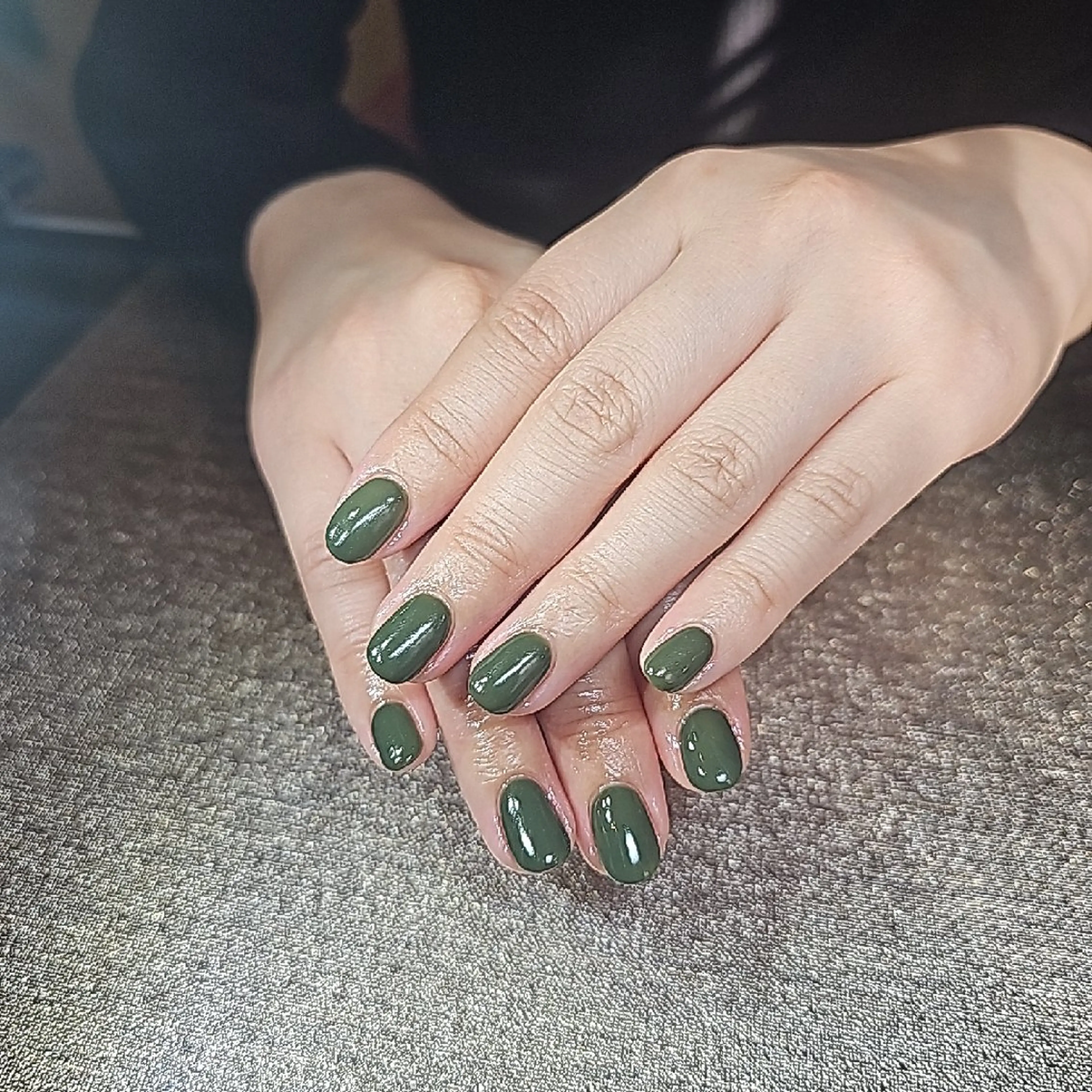 ネイル グリーン ワンカラーネイル ショートネイル salon de  Princessのネイルデザイン