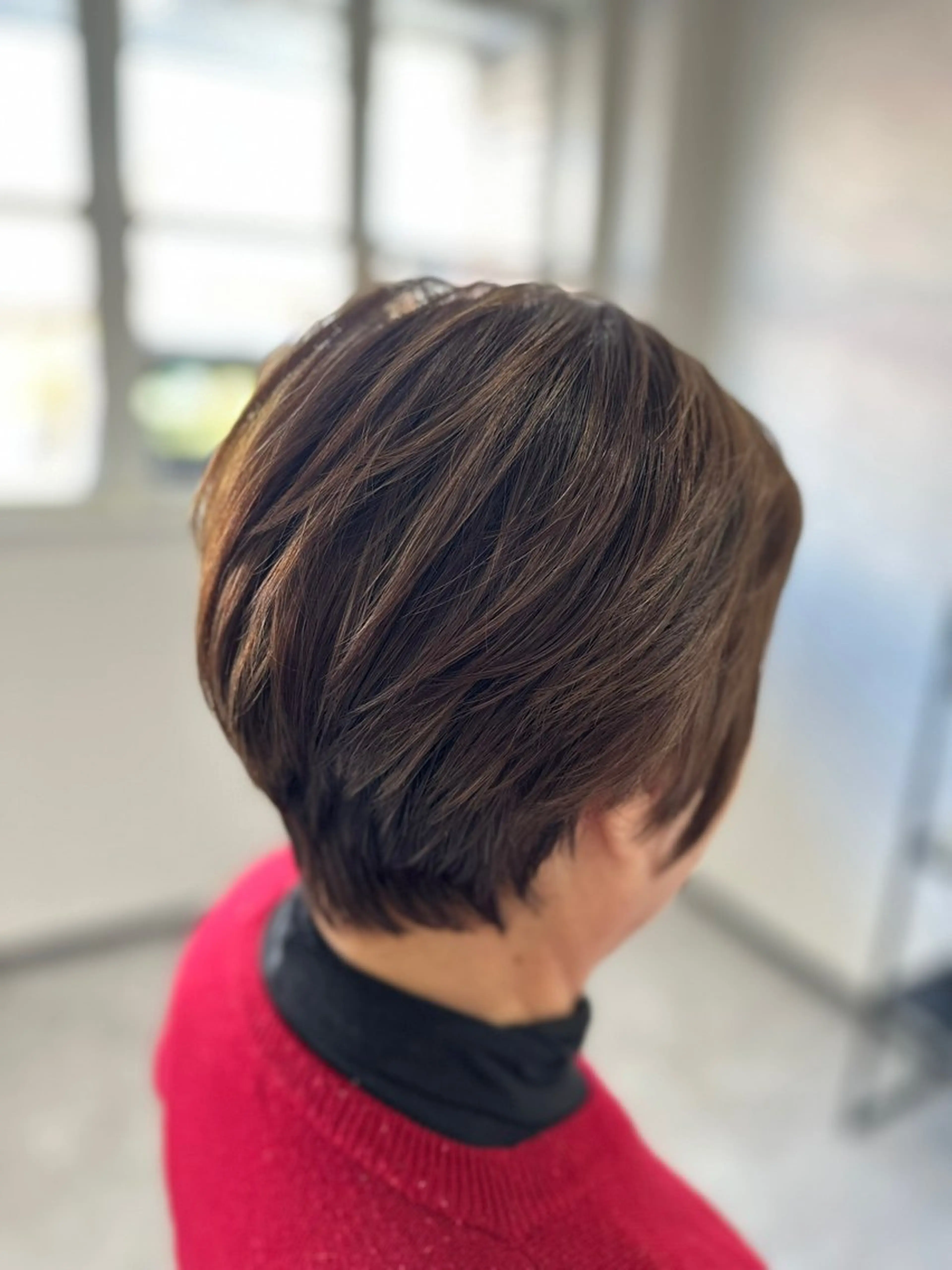 ショート ハイライト 髪質改善 レイヤーカット ショートヘア 縮毛矯正 白髪ぼかしモデル 募集中ヒキマカイトのヘアスタイル