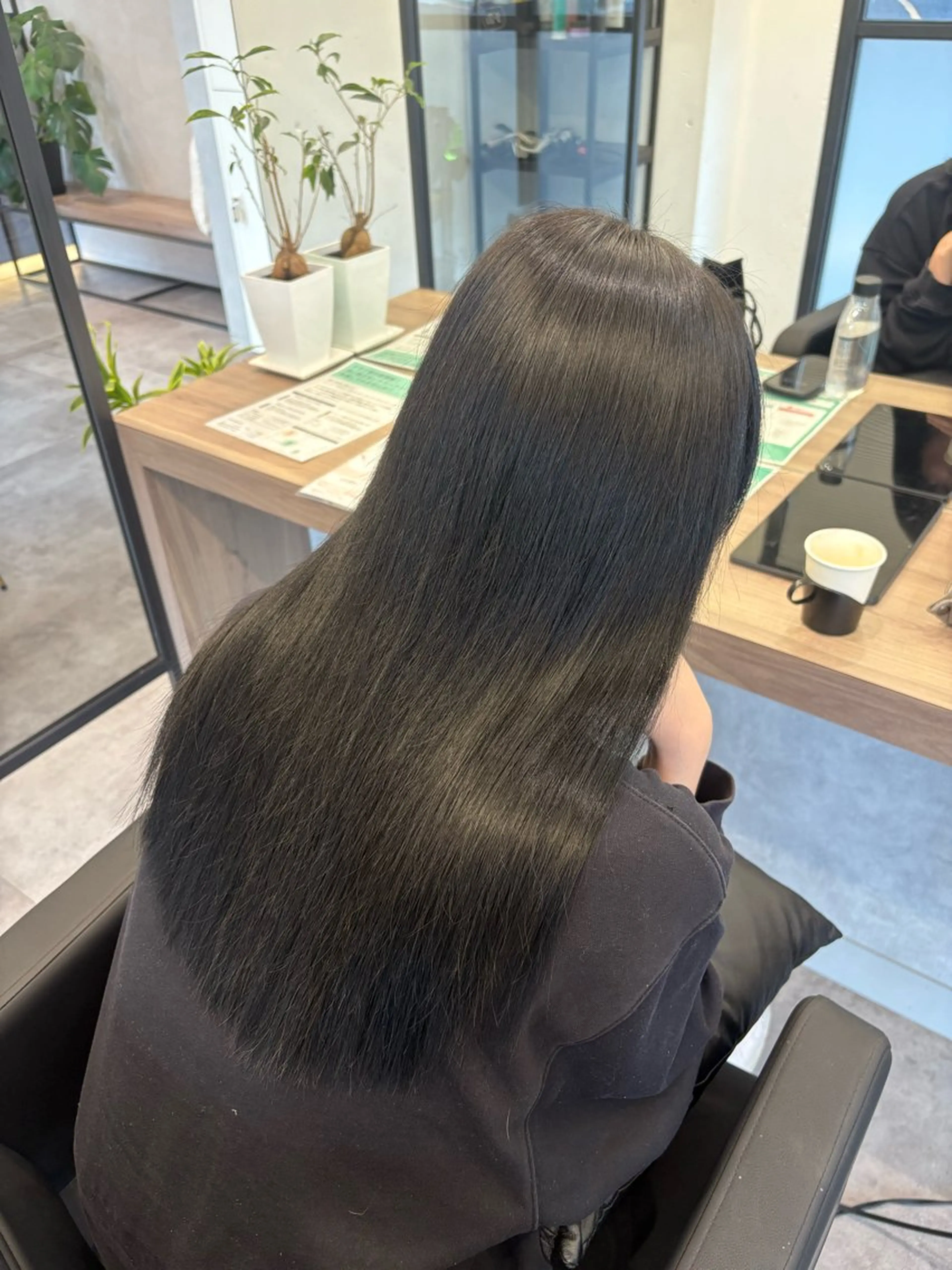 ロング カラー カット ヘアカラー COCO .のヘアスタイル