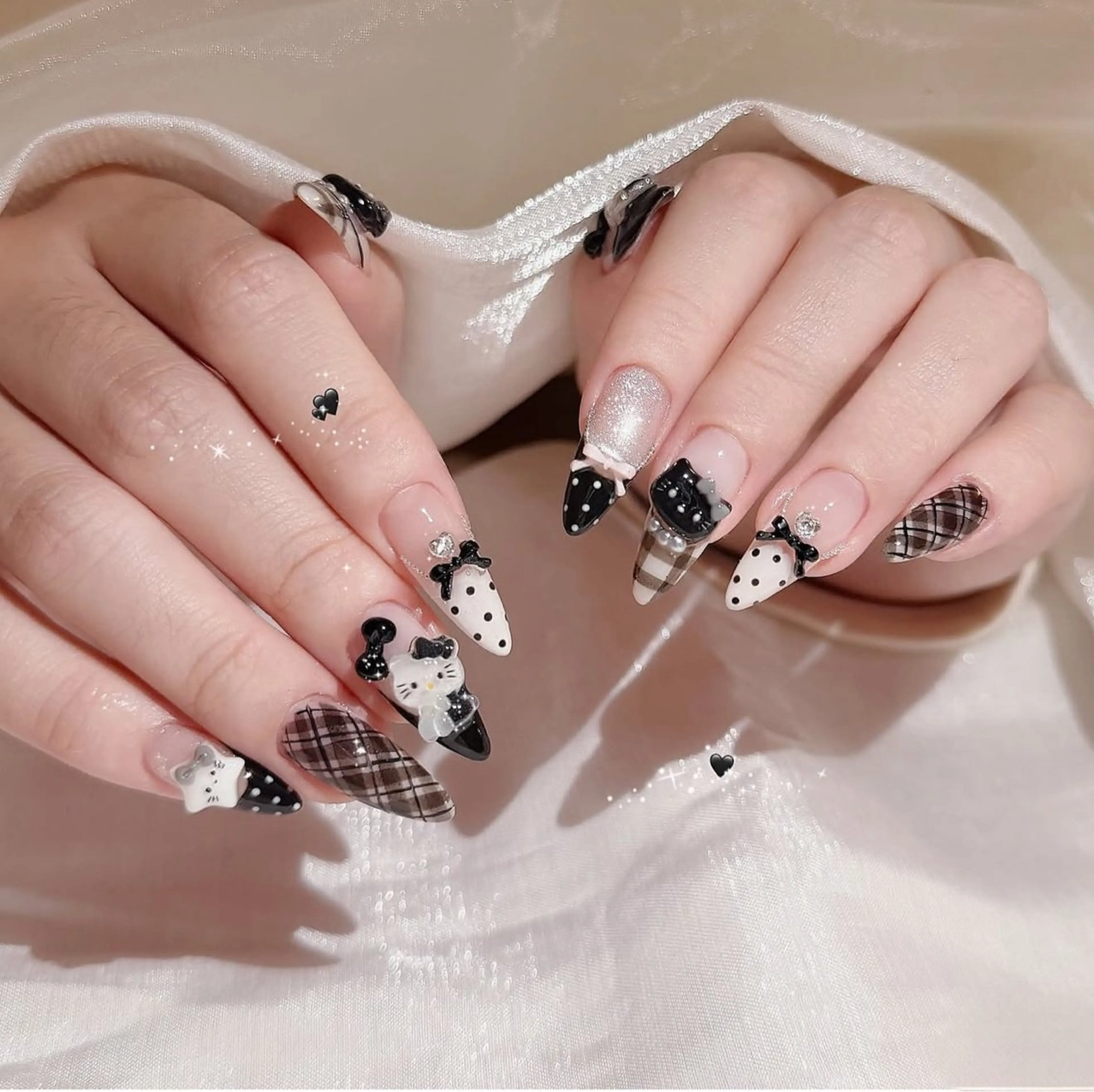 ネイル アニマル柄 オーロラネイル チークネイル フラッシュネイル ジェルネイル ハンドネイル Lyna 池袋のネイルデザイン