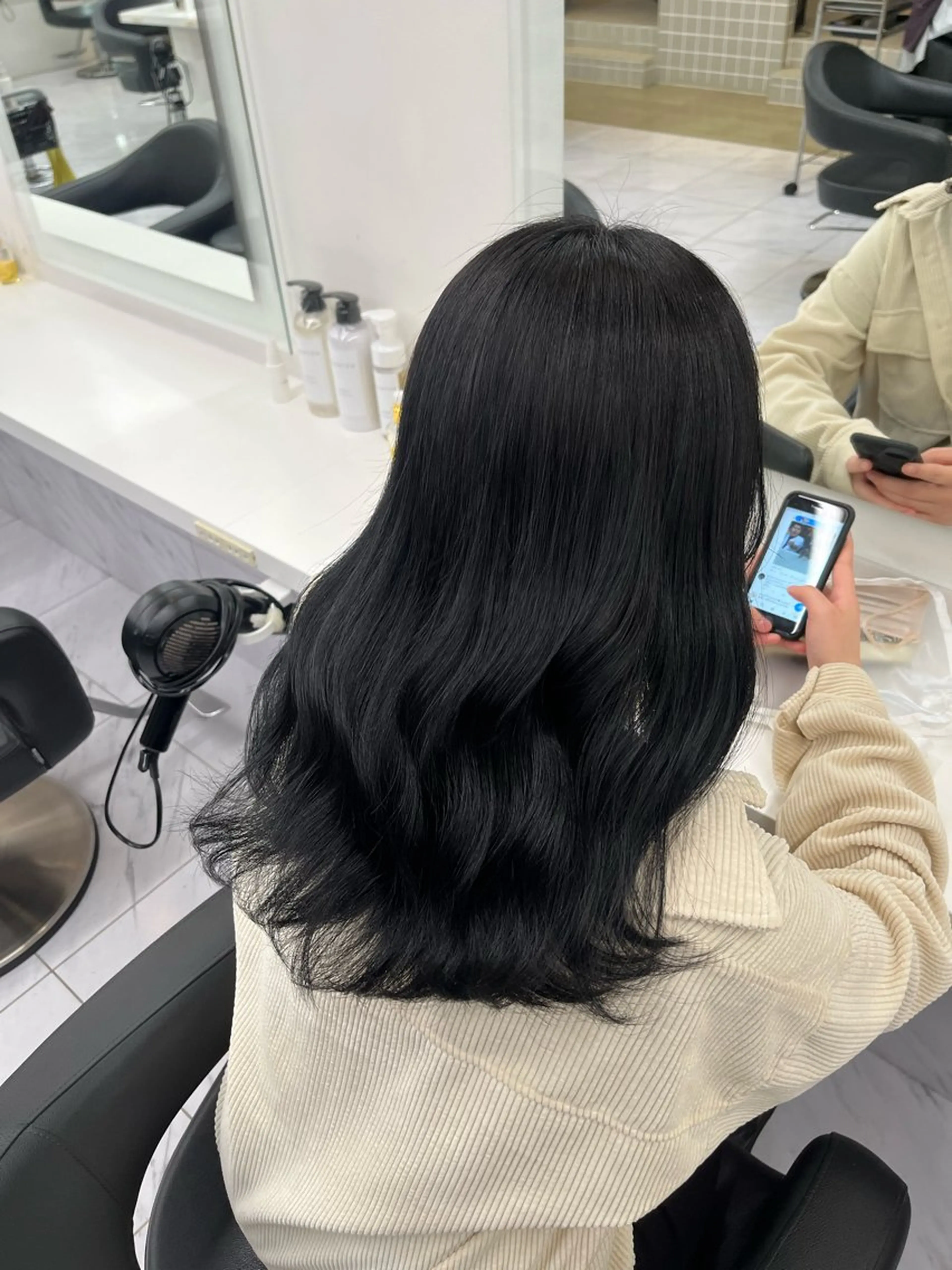 セミロング ヘアカラー トリートメント ヘッドスパ ヘアセット 寒色＆ブリーチ特化 寒色MiOのヘアスタイル