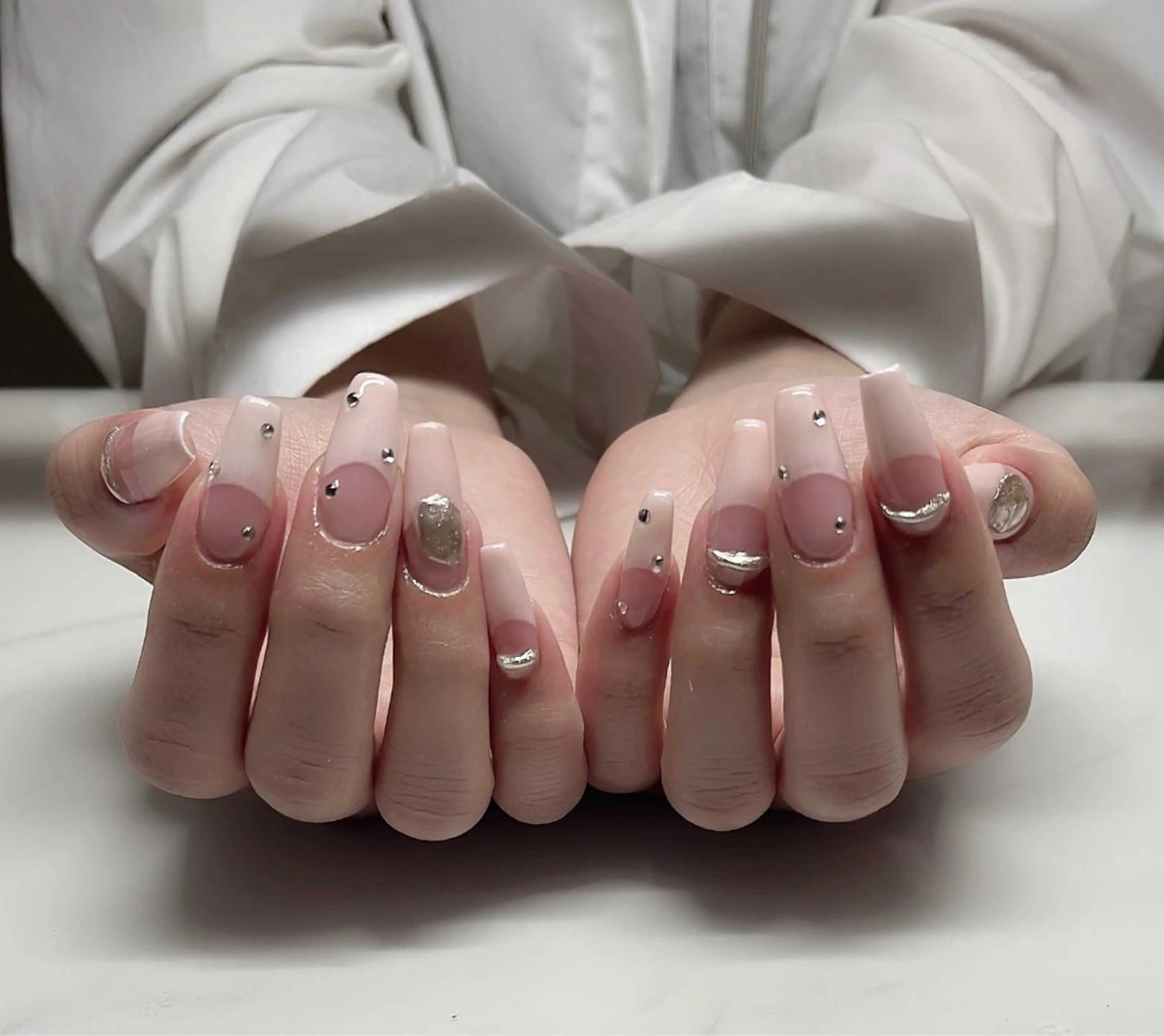 ネイル オーロラネイル べっ甲ネイル クリアネイル 氷ネイル・うるうるネイル 韓国ネイル KARI ネイルサロンのネイルデザイン