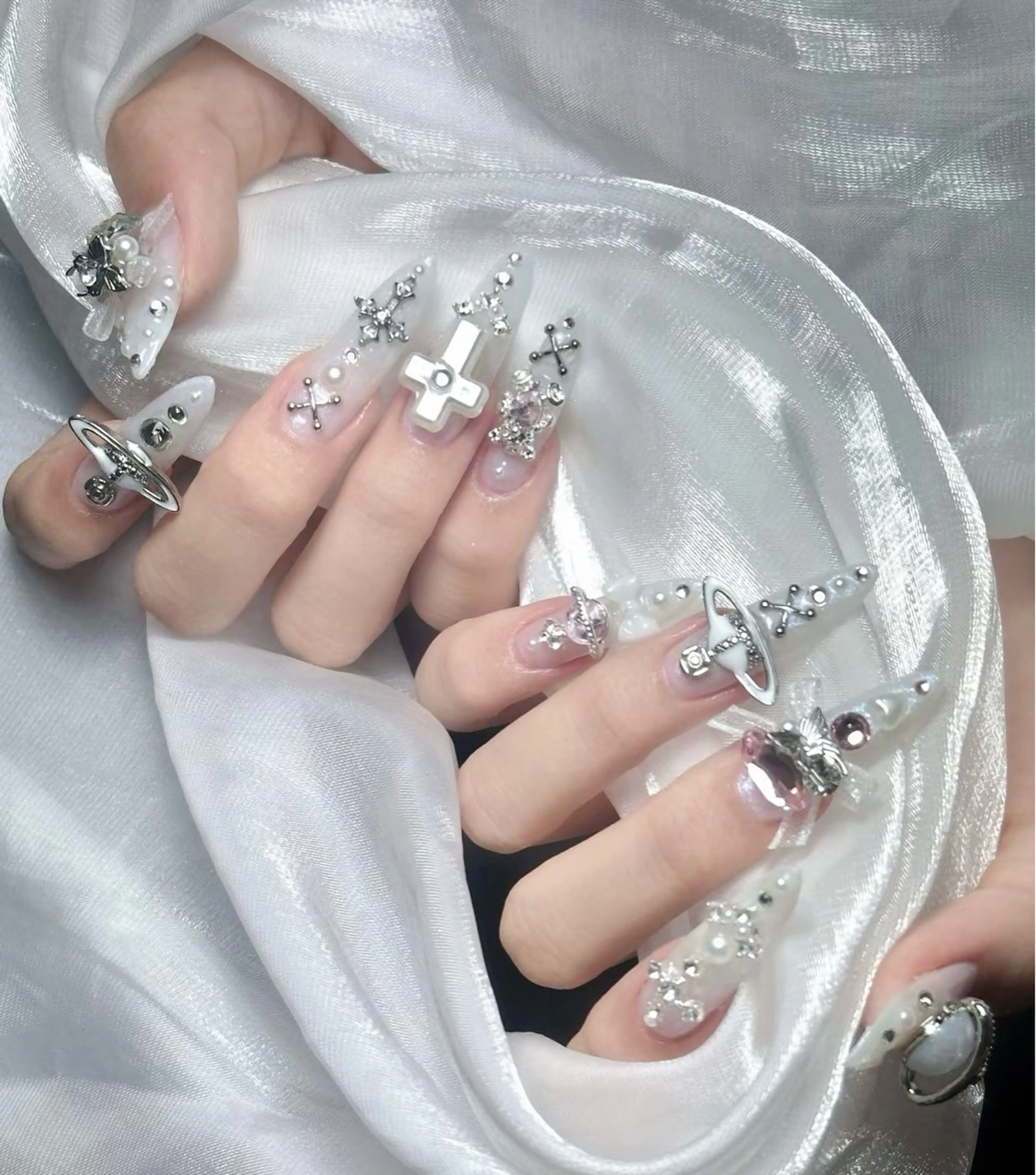 ネイル アートネイル オーロラネイル チークネイル フレンチネイル ガラスフレンチ ハンドネイル 🎀YooLi Nail salonのネイルデザイン