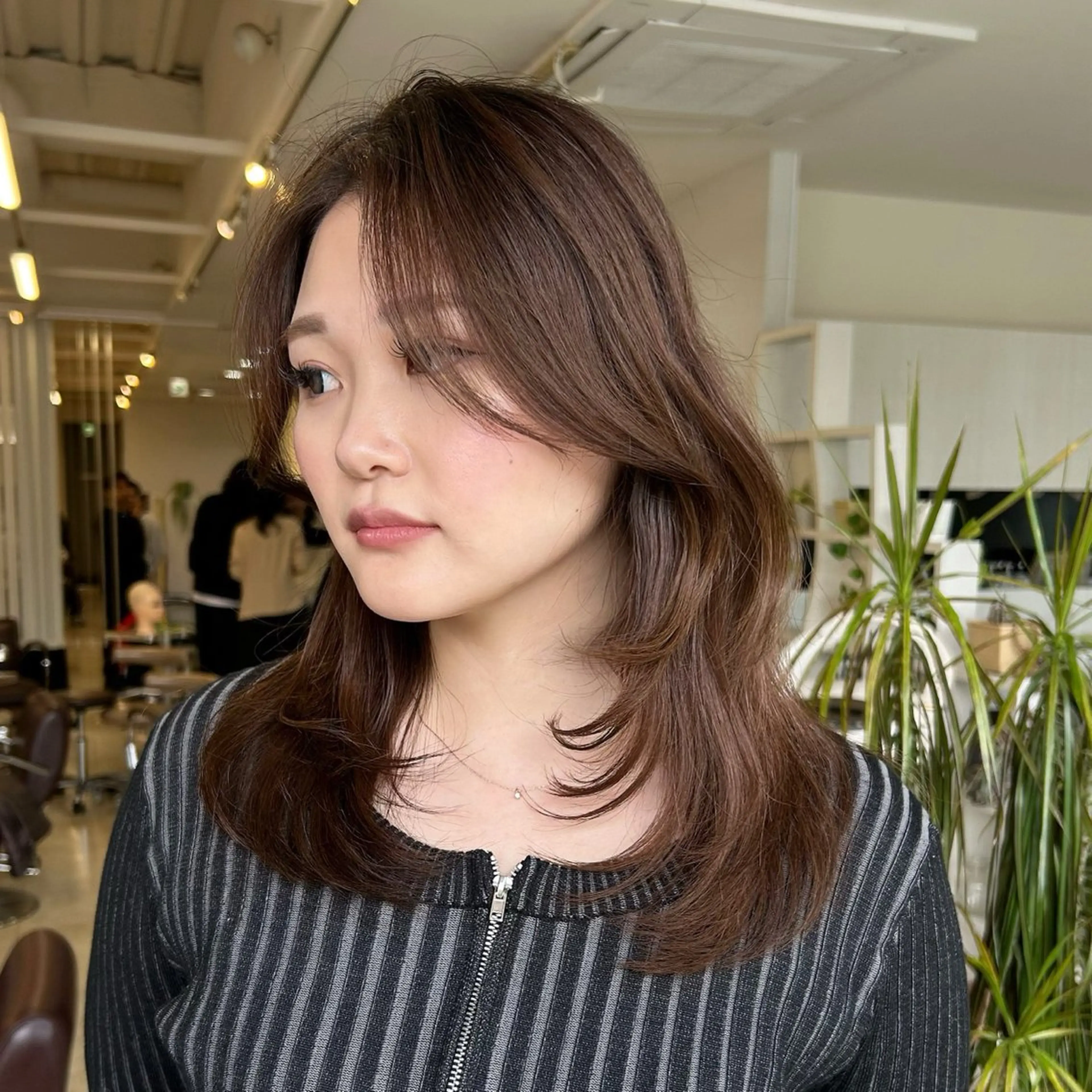 ミディアム レイヤーカット nina🤎/ 似合わせカットのヘアスタイル